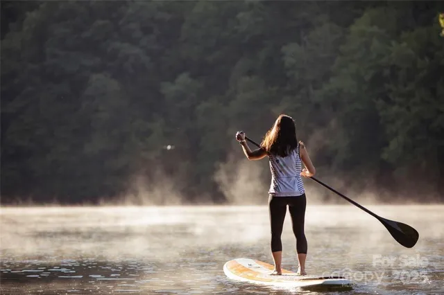 a vase of flowerpot sitting on a table