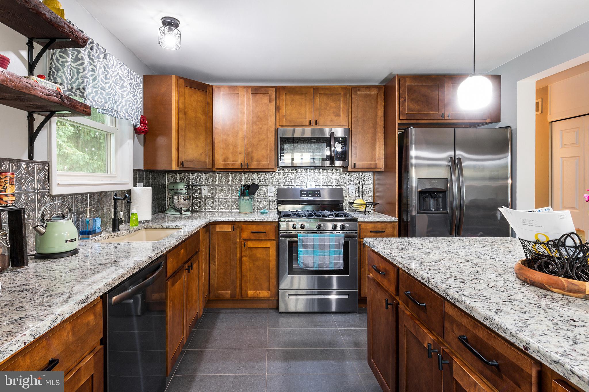 460 Cooper Drive Warminster, PA 18974 - Photo 4 of 23