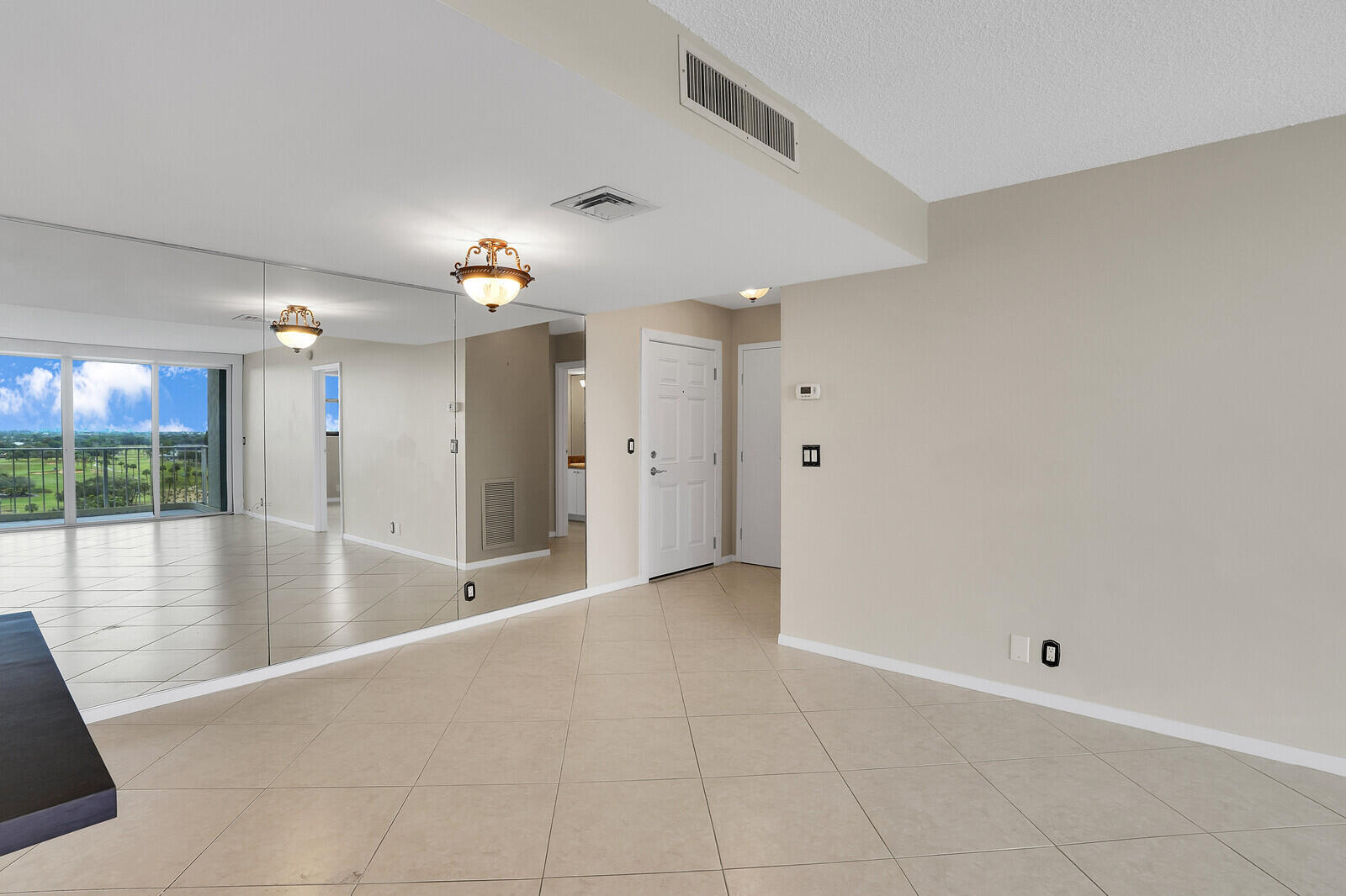 336 Golfview Road, Unit 1115 North Palm Beach, FL 33408 - Photo 11 of 40 Dining / Front door