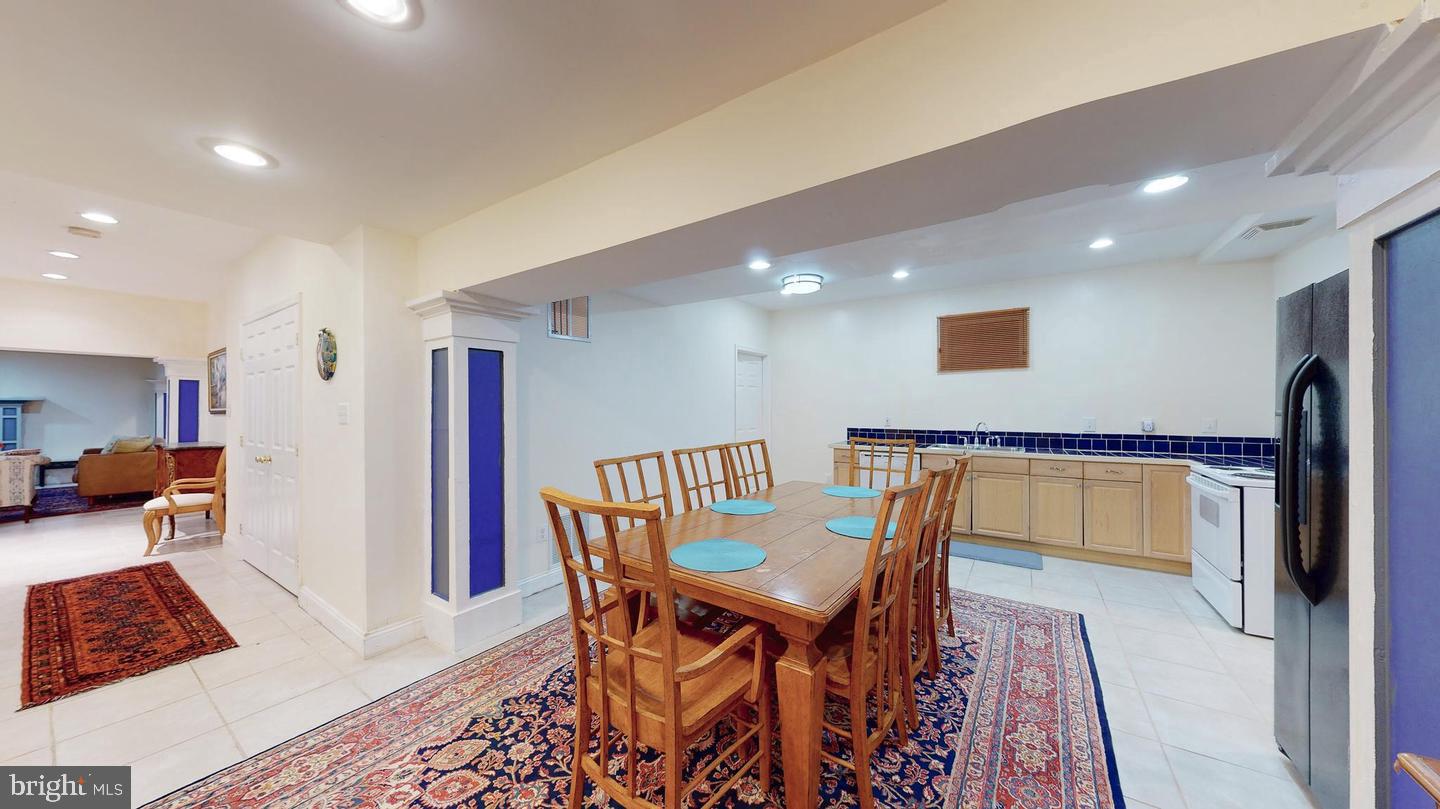 9710 Middleton Ridge Road Vienna, VA 22182 - Photo 14 of 25