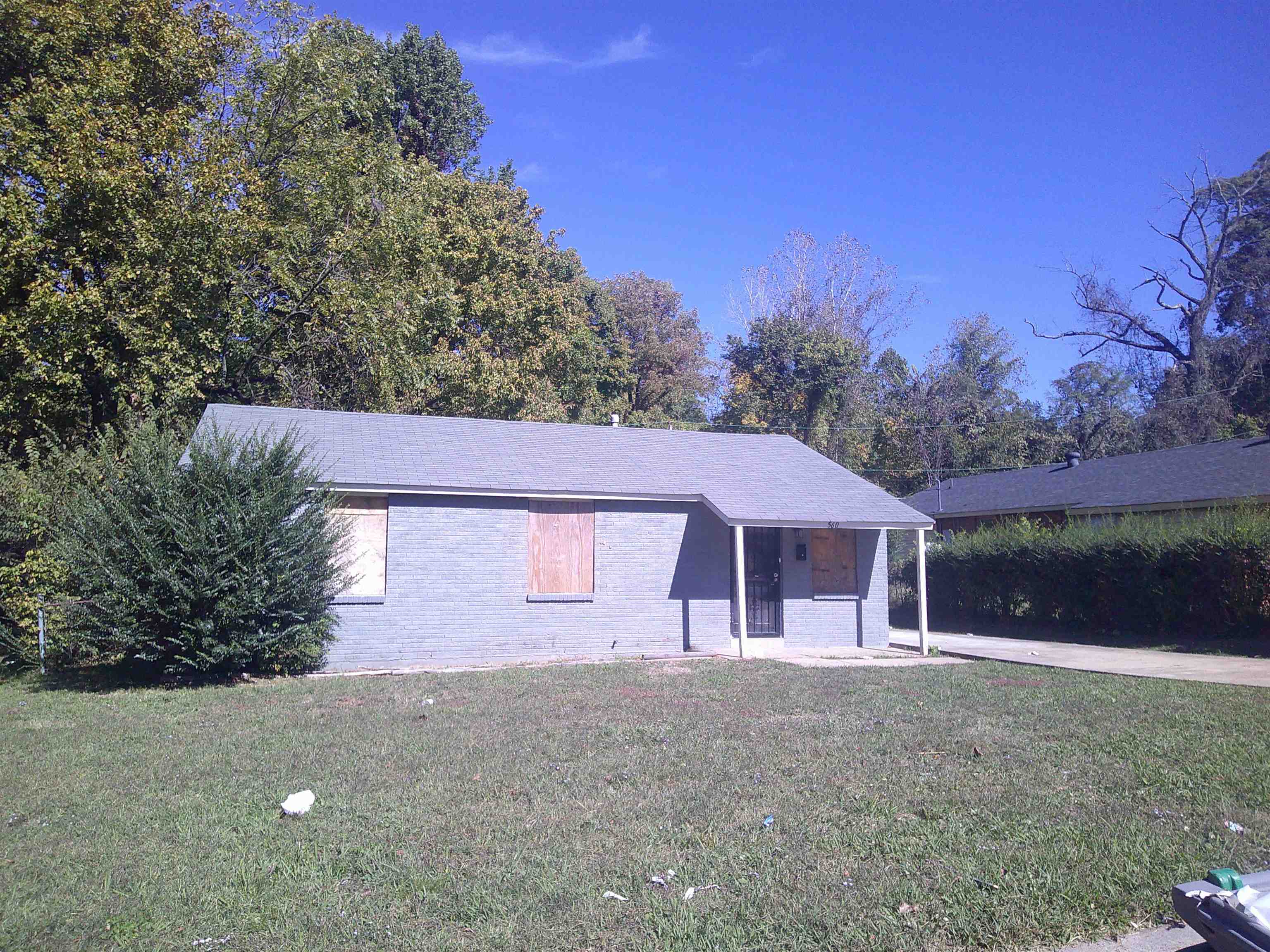 560 Jenson Road Memphis, TN 38109 - Photo 16 of 17 a front view of a house with a yard