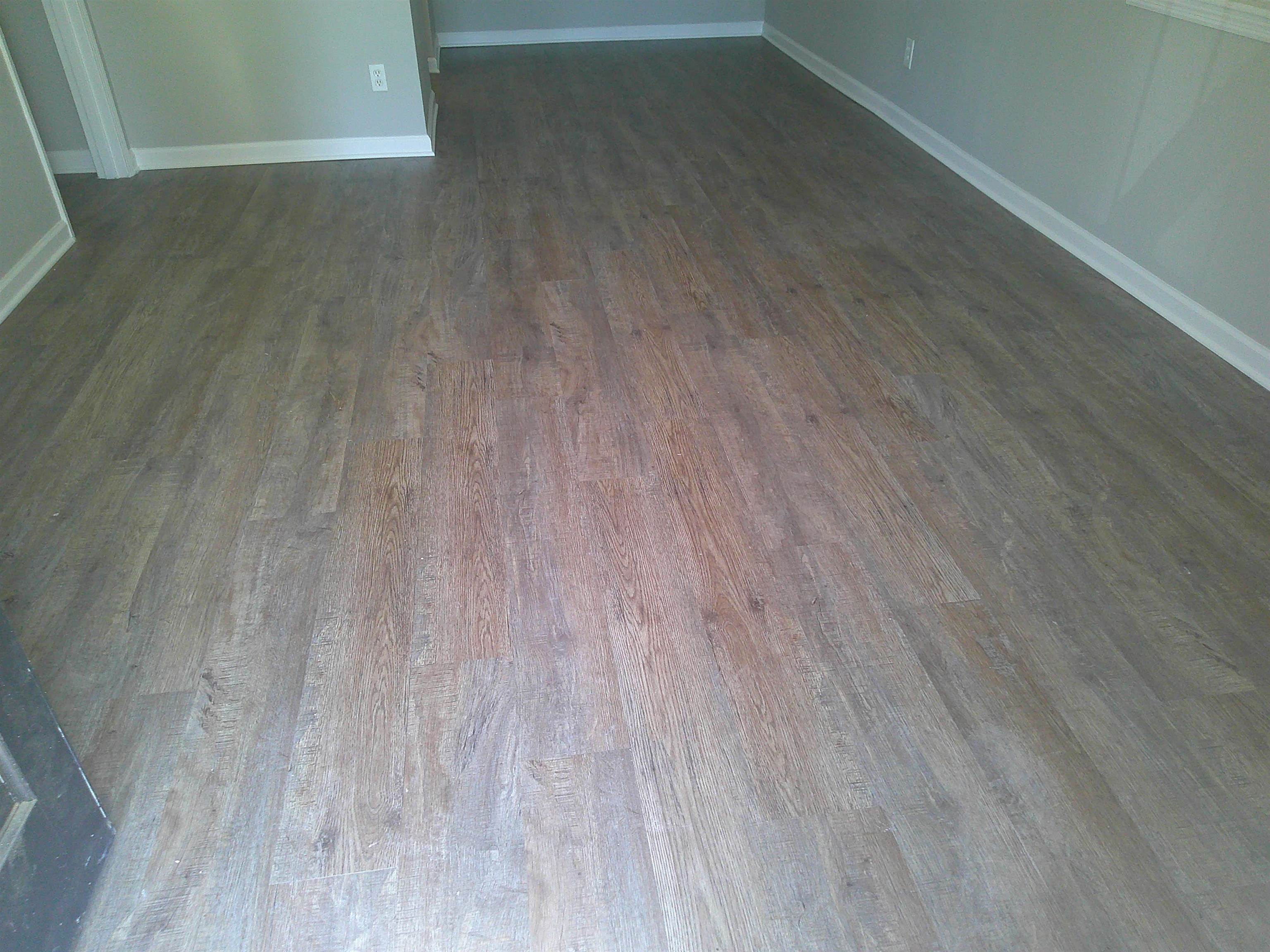 560 Jenson Road Memphis, TN 38109 - Photo 5 of 17 a view of a room with wooden floor