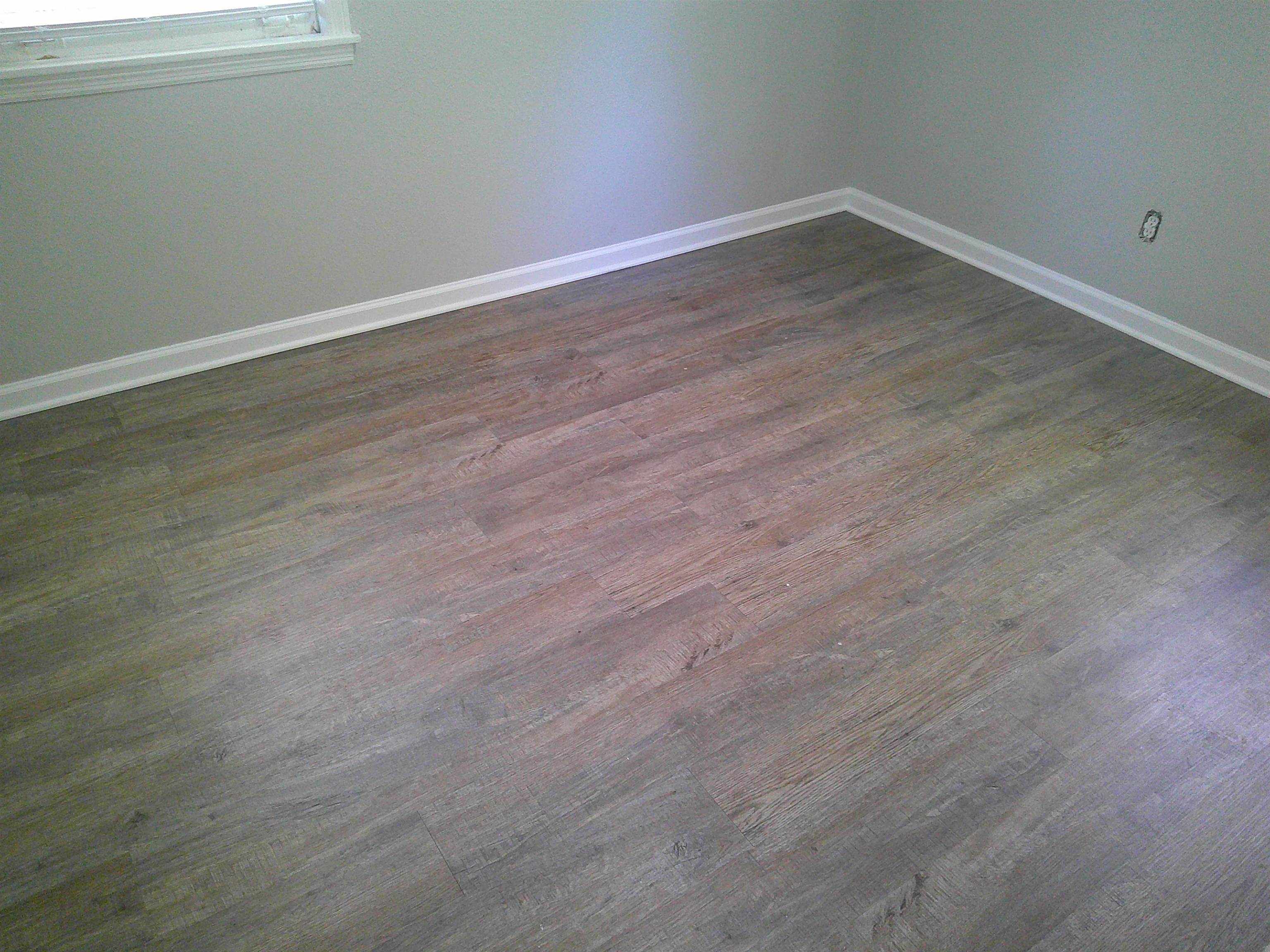 560 Jenson Road Memphis, TN 38109 - Photo 8 of 17 an empty room with wooden floor