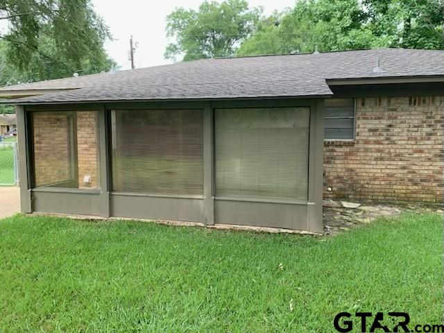 304 Lakeview Street Whitehouse, TX 75791 - Photo 2 of 17 a backyard of a house