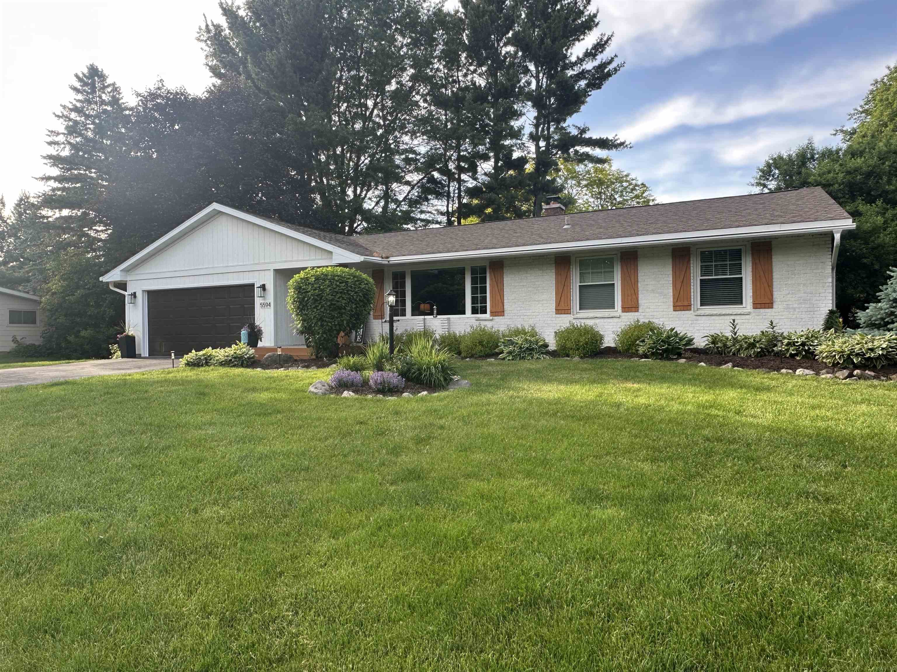5594 Lavin Way Waunakee, WI 53597 - Photo 2 of 38