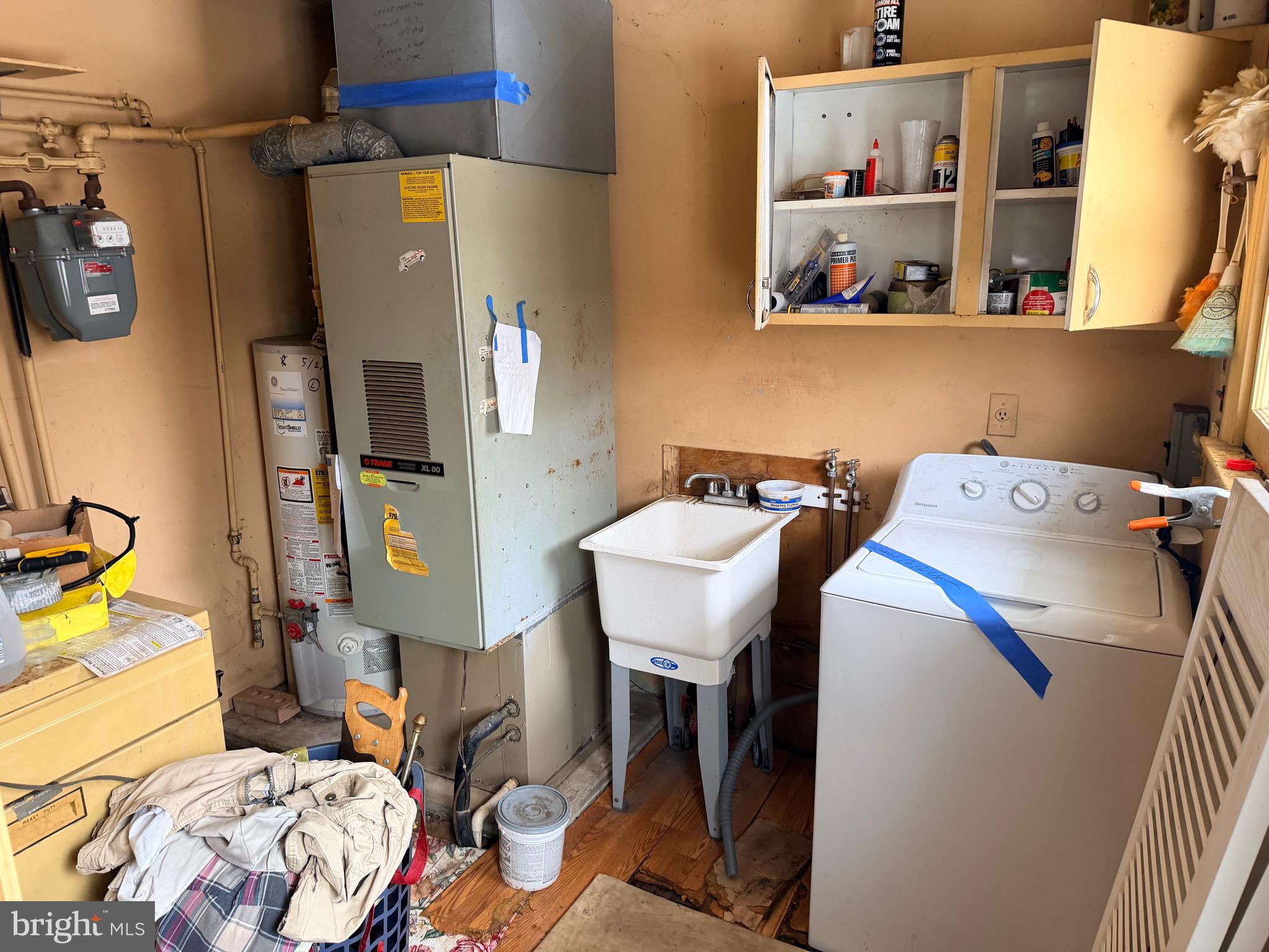 132 Oakdale Road Cherry Hill, NJ 08034 - Photo 8 of 18 a utility room with dryer and washer