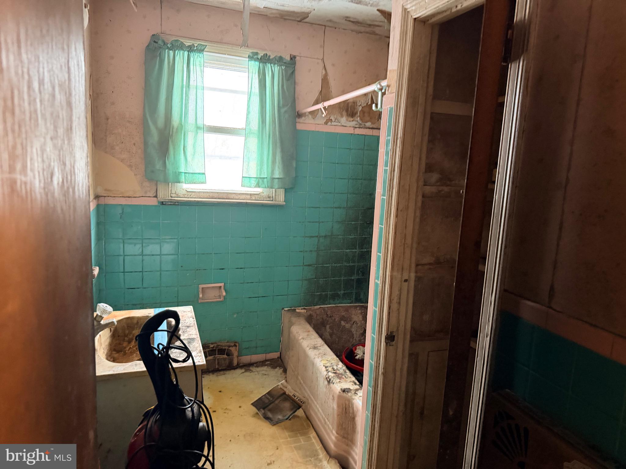 132 Oakdale Road Cherry Hill, NJ 08034 - Photo 9 of 18 a view of a bathroom with windows