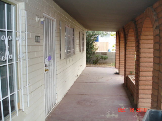 1611 East Pecan Road Phoenix, AZ 85040 - Photo 5 of 7 Patio