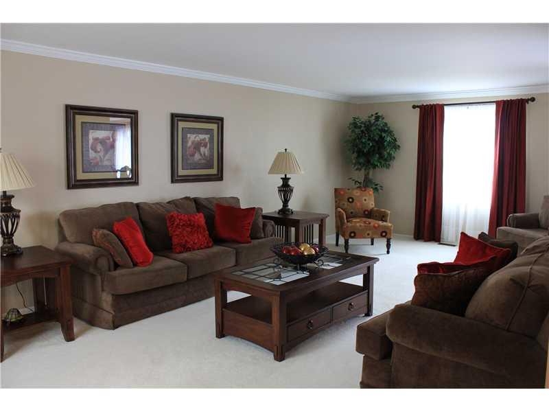 144 Ridgeview Drive Beaver, PA 15009 - Photo 2 of 25 Living Room.