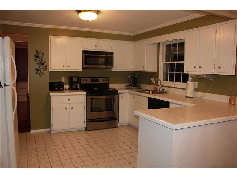 144 Ridgeview Drive Beaver, PA 15009 - Photo 11 of 25 Kitchen.