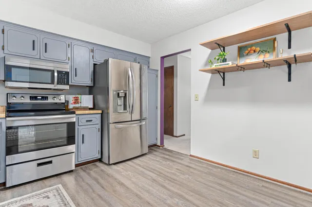 $385,000 | 2400 East 125th Street, Burnsville, MN 55337