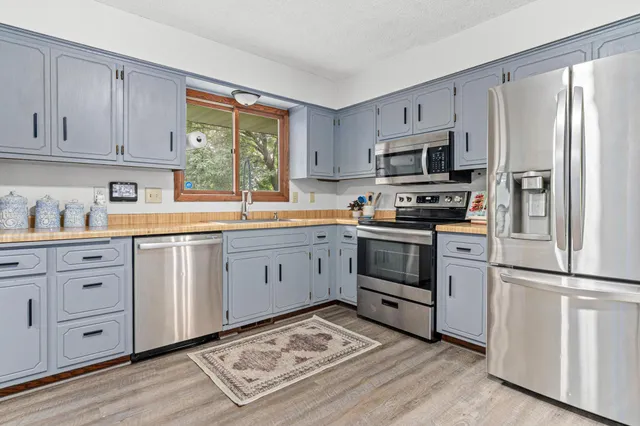 $385,000 | 2400 East 125th Street, Burnsville, MN 55337