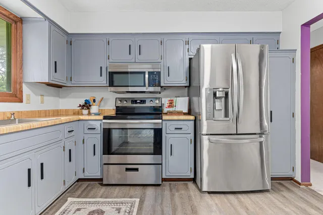 $385,000 | 2400 East 125th Street, Burnsville, MN 55337