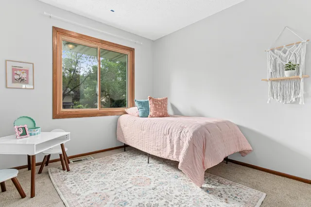 $385,000 | 2400 East 125th Street, Burnsville, MN 55337