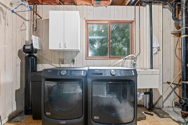 $385,000 | 2400 East 125th Street, Burnsville, MN 55337