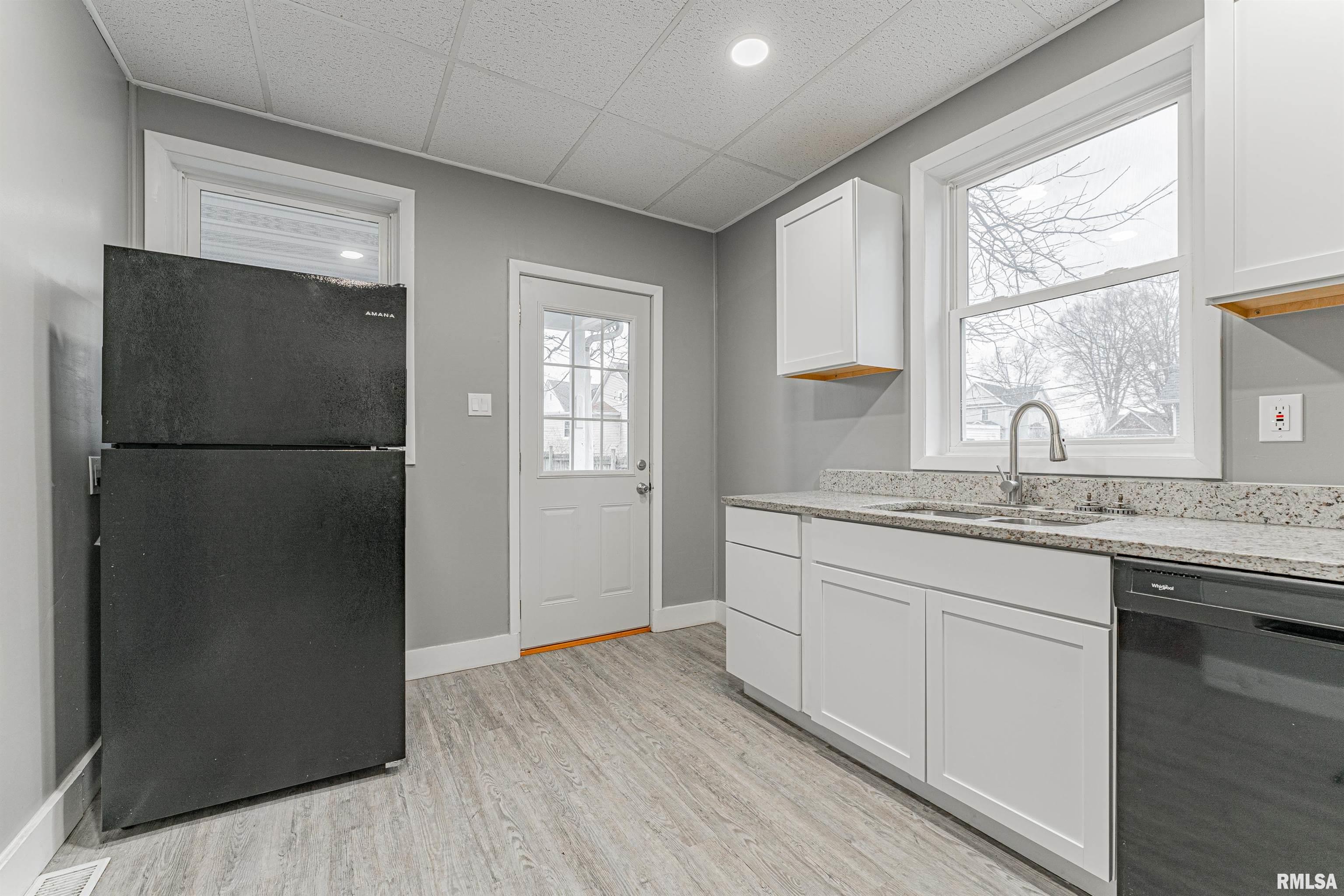 455 8th Street Lincoln, IL 62656 - Photo 11 of 33