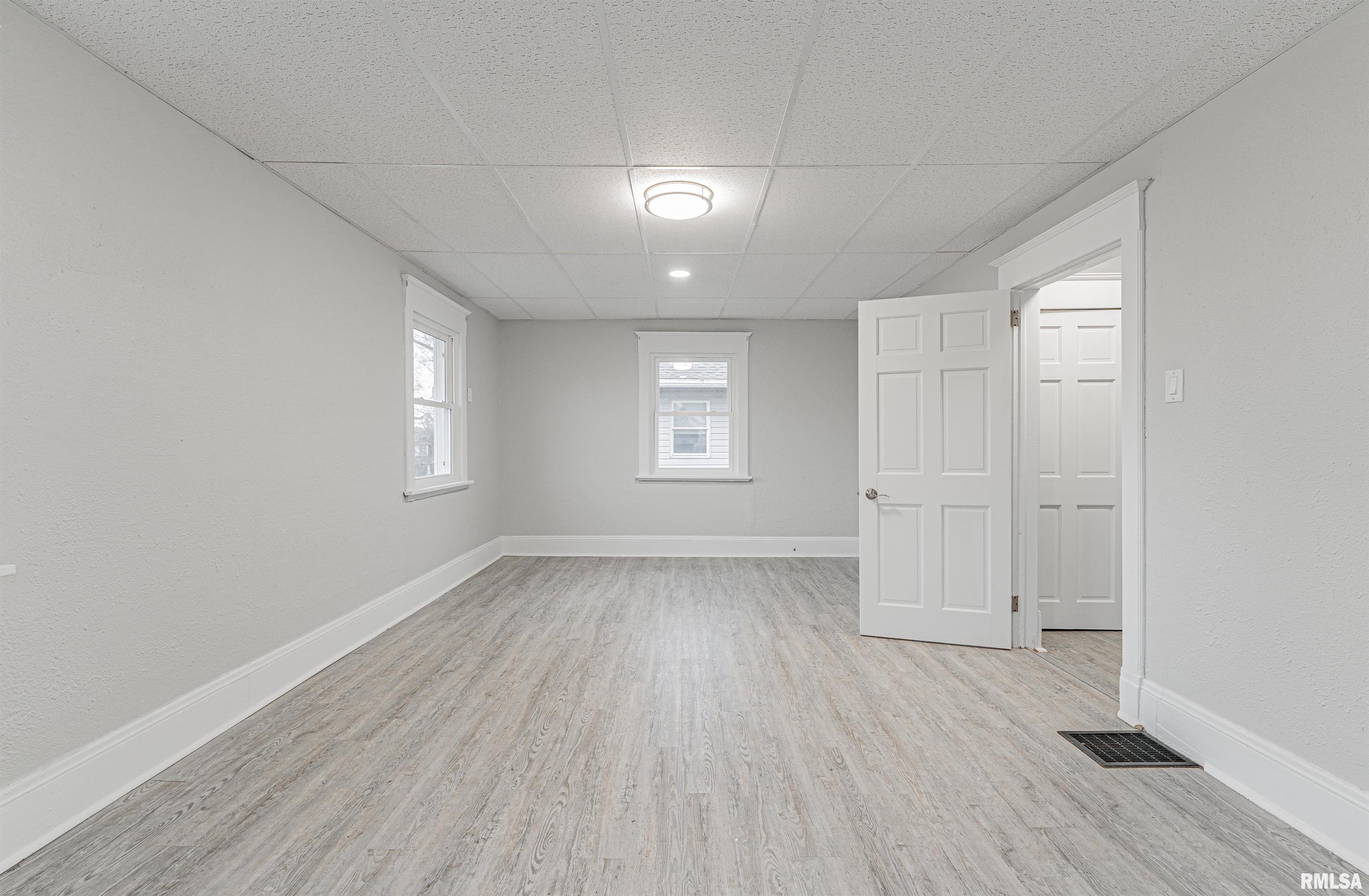 455 8th Street Lincoln, IL 62656 - Photo 15 of 33