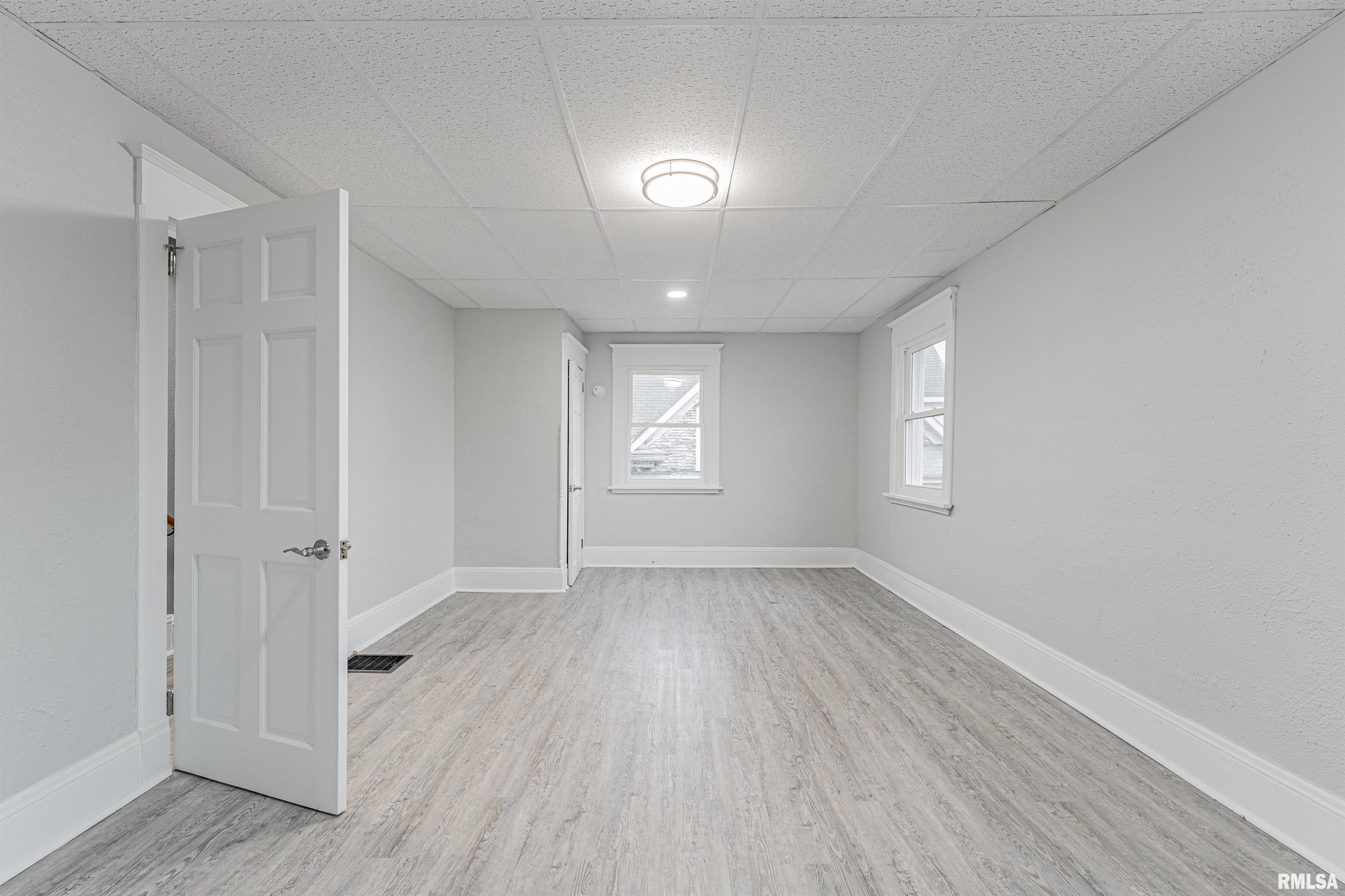 455 8th Street Lincoln, IL 62656 - Photo 16 of 33