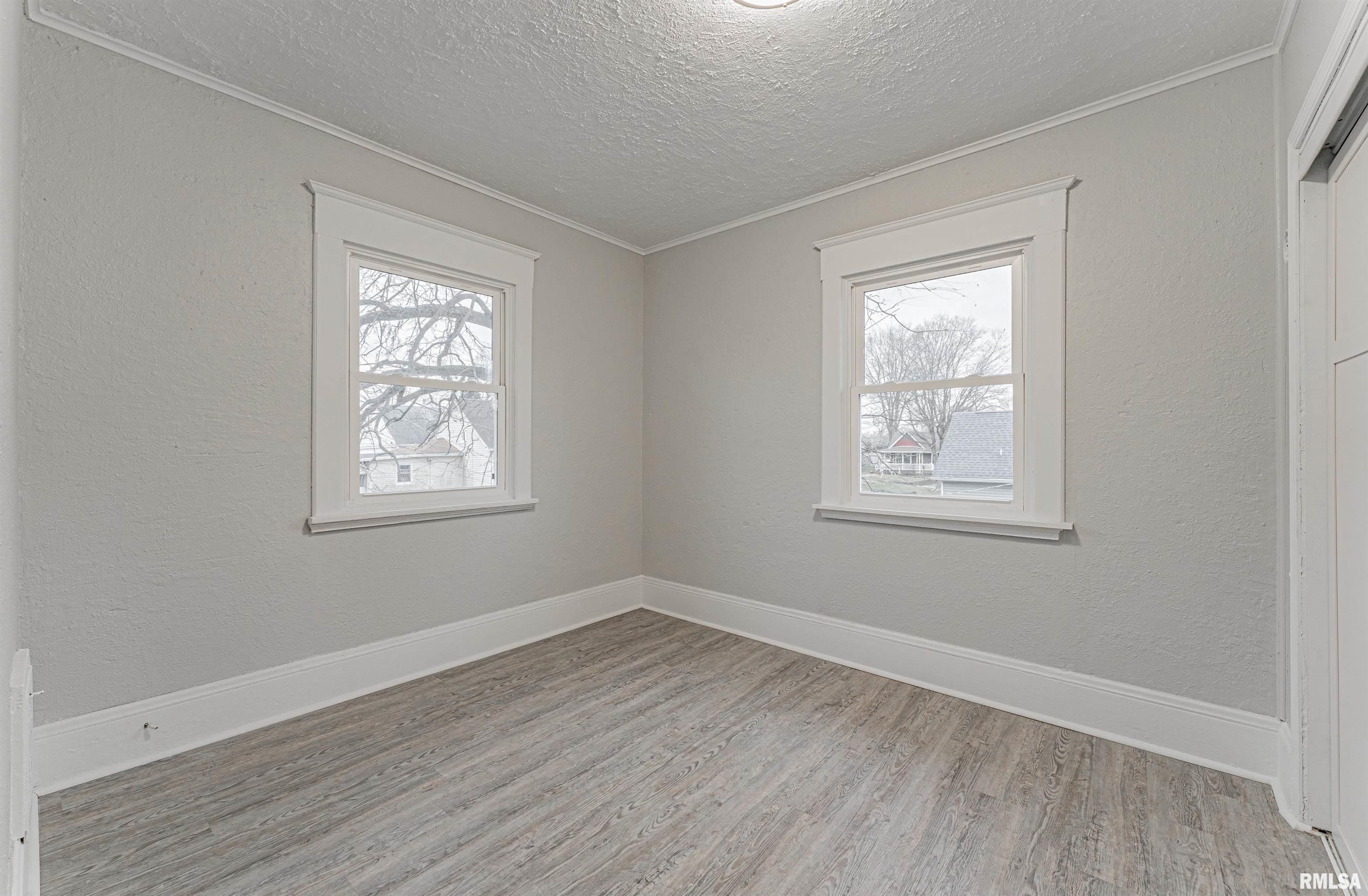 455 8th Street Lincoln, IL 62656 - Photo 19 of 33