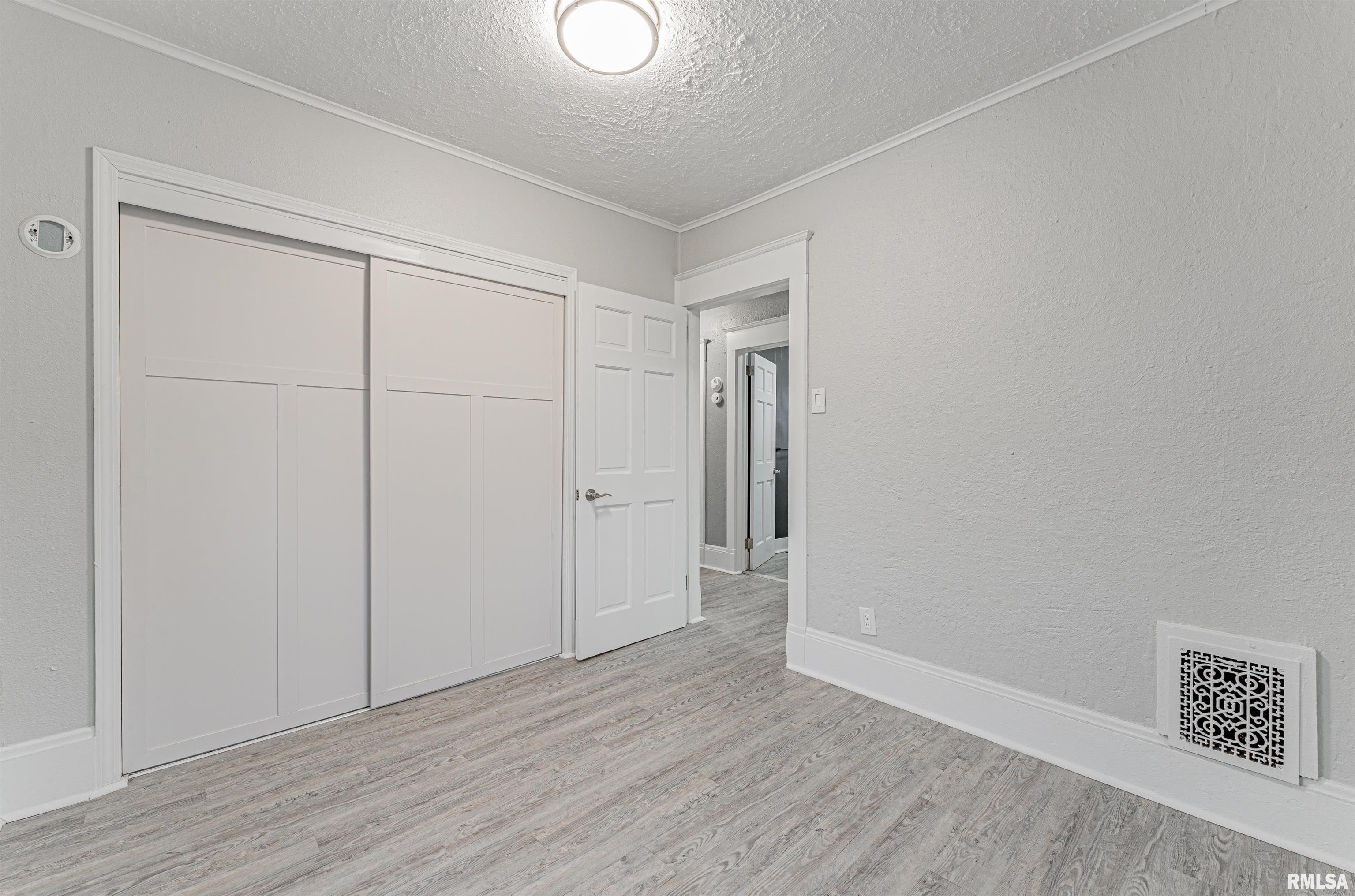 455 8th Street Lincoln, IL 62656 - Photo 20 of 33