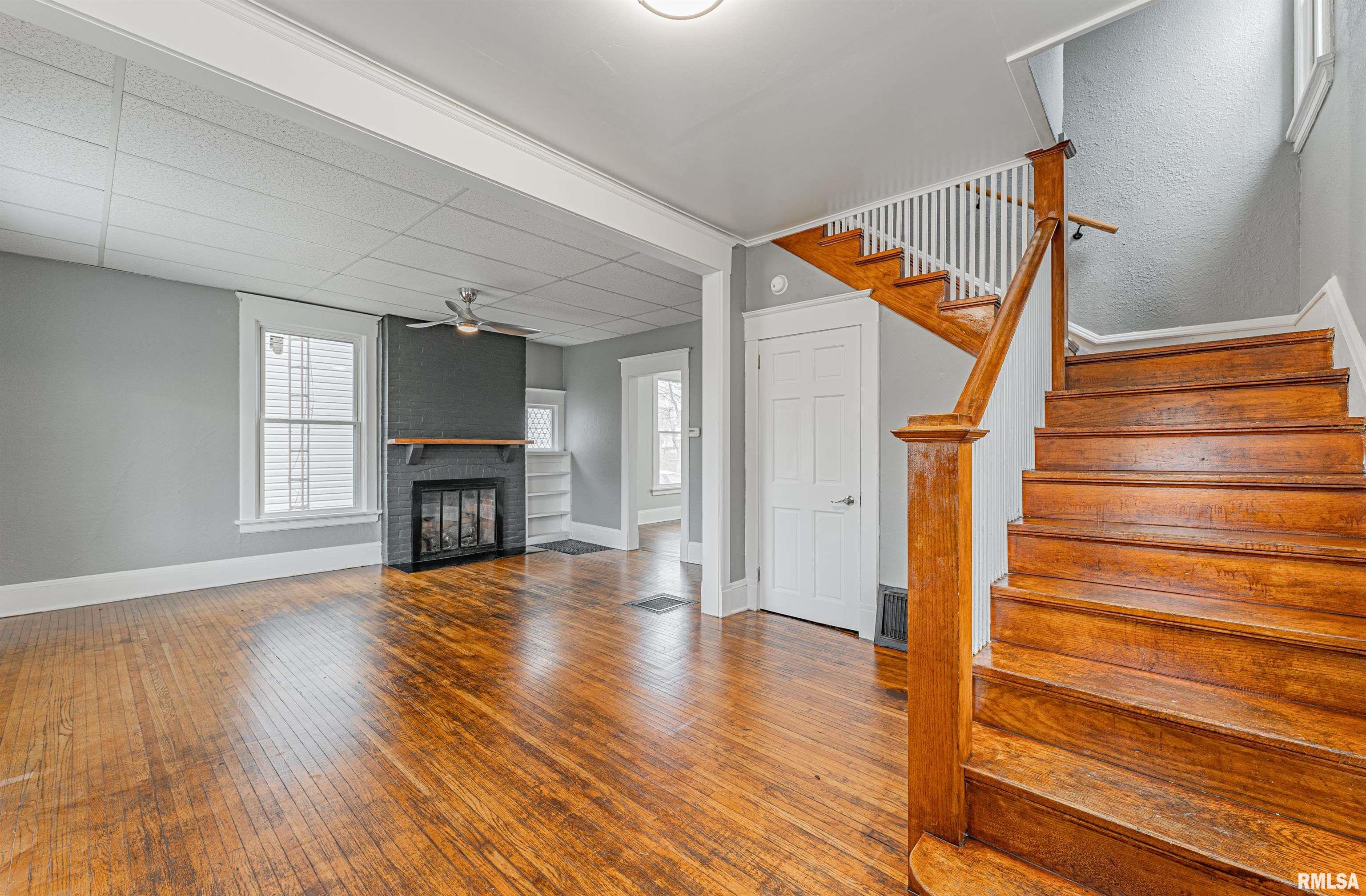 455 8th Street Lincoln, IL 62656 - Photo 2 of 33