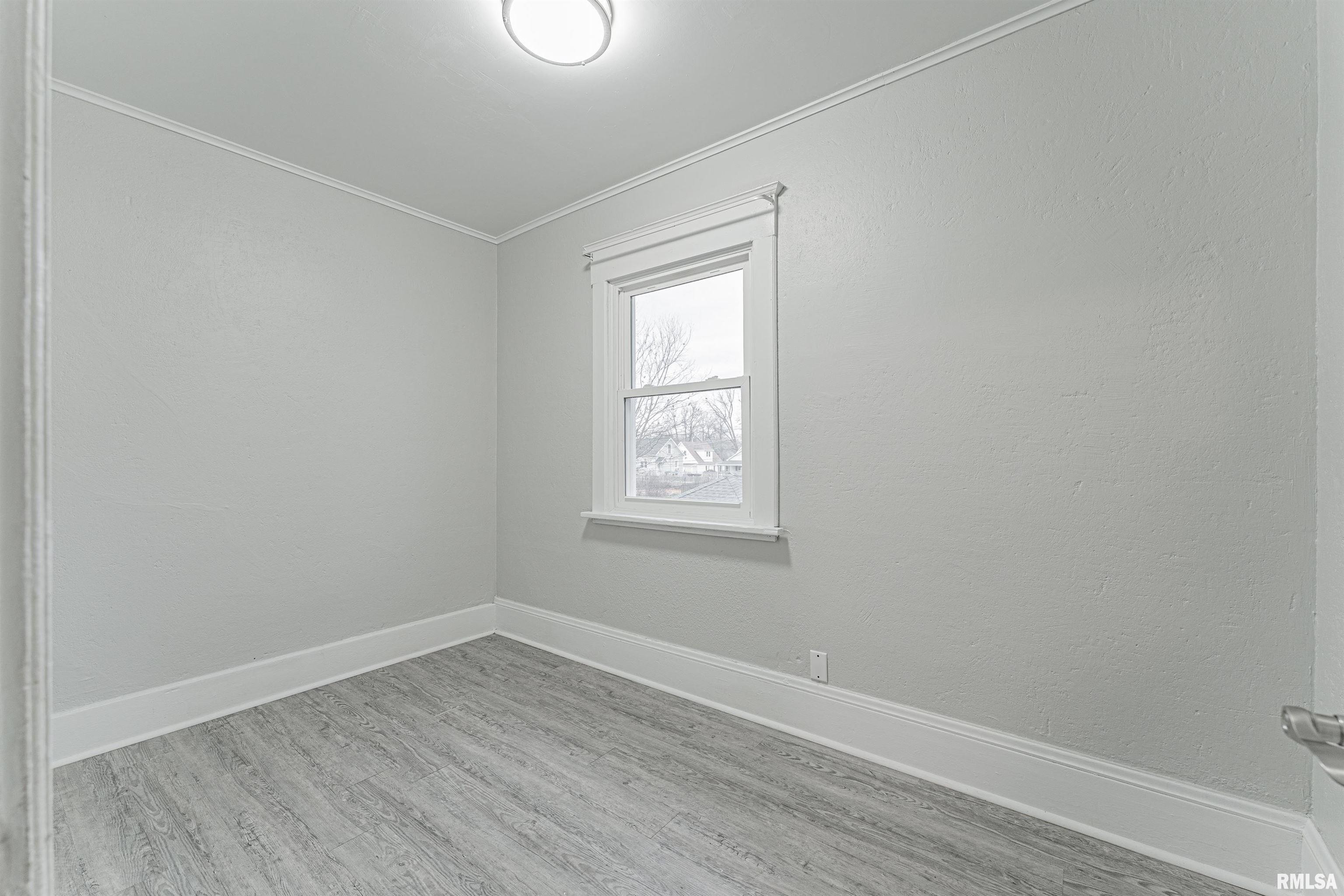 455 8th Street Lincoln, IL 62656 - Photo 21 of 33