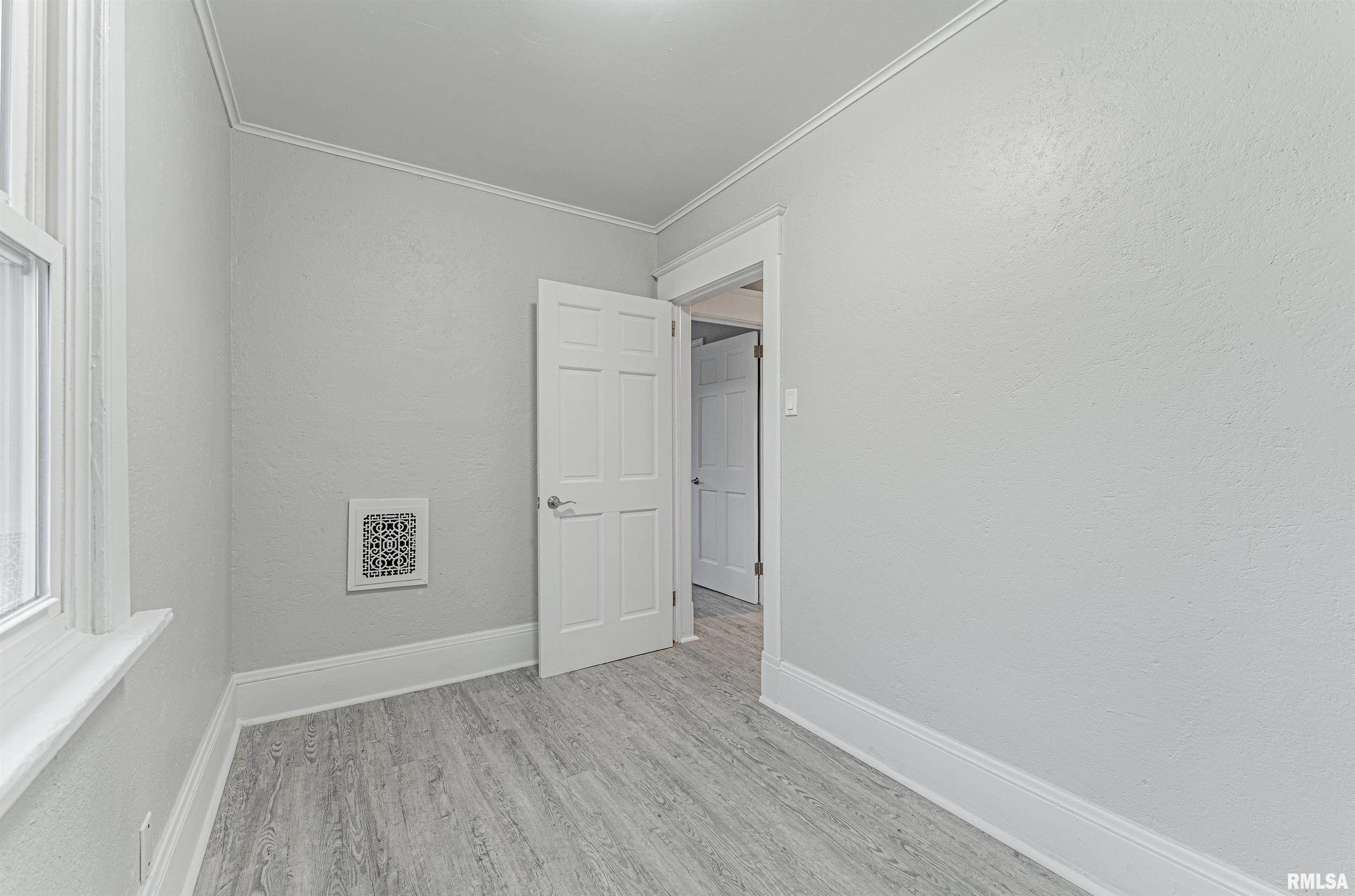 455 8th Street Lincoln, IL 62656 - Photo 22 of 33