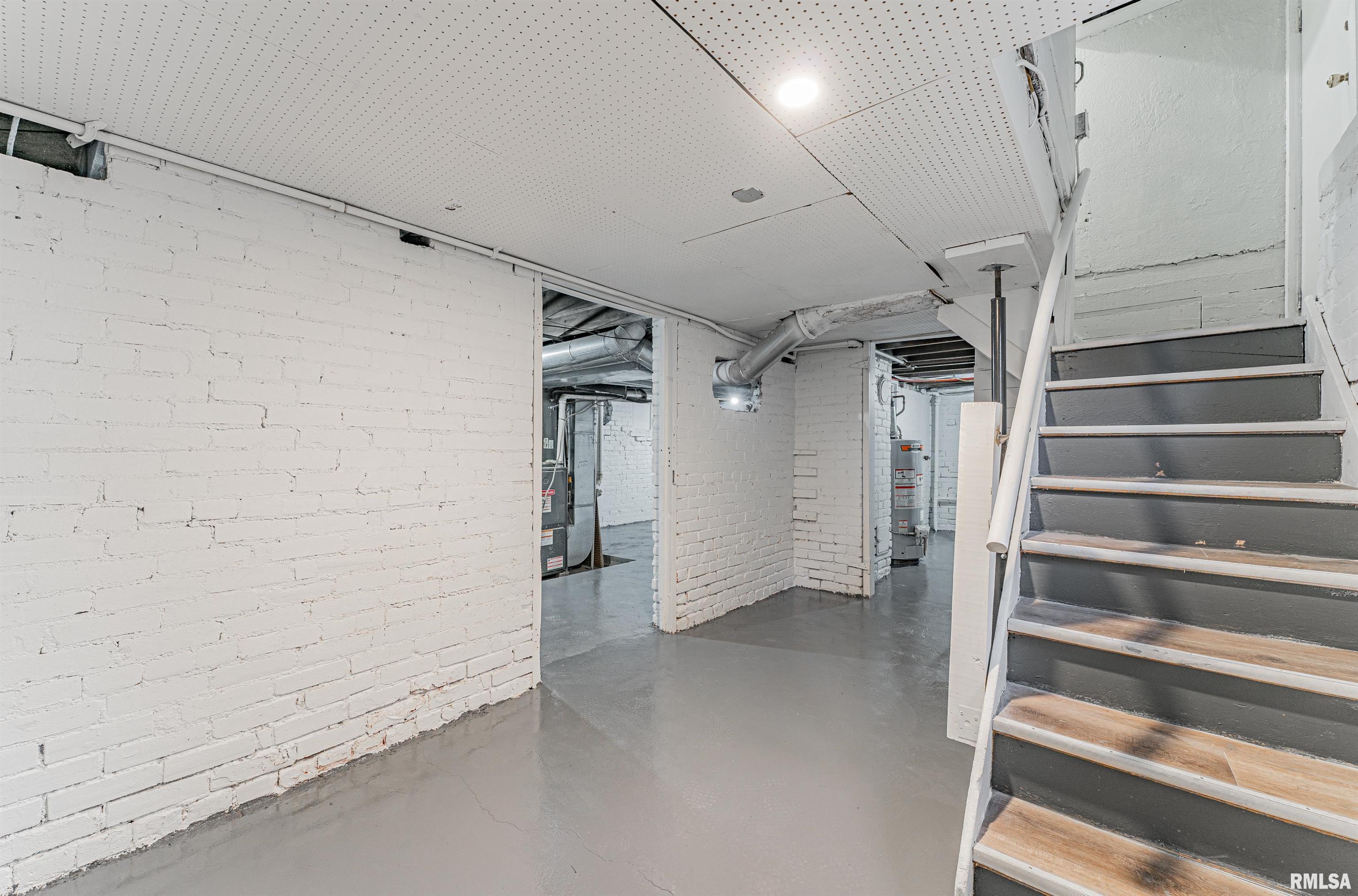 455 8th Street Lincoln, IL 62656 - Photo 24 of 33