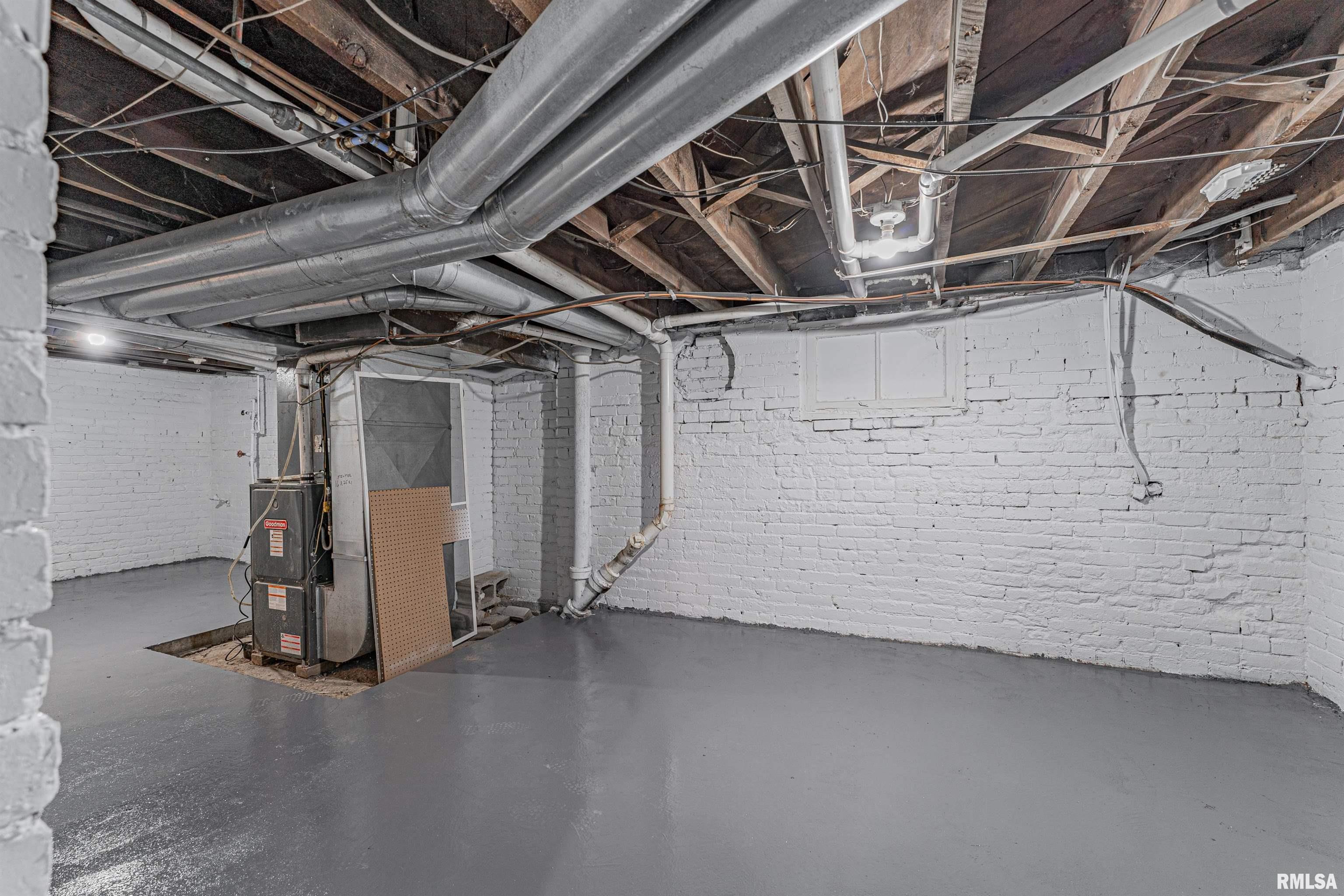 455 8th Street Lincoln, IL 62656 - Photo 27 of 33