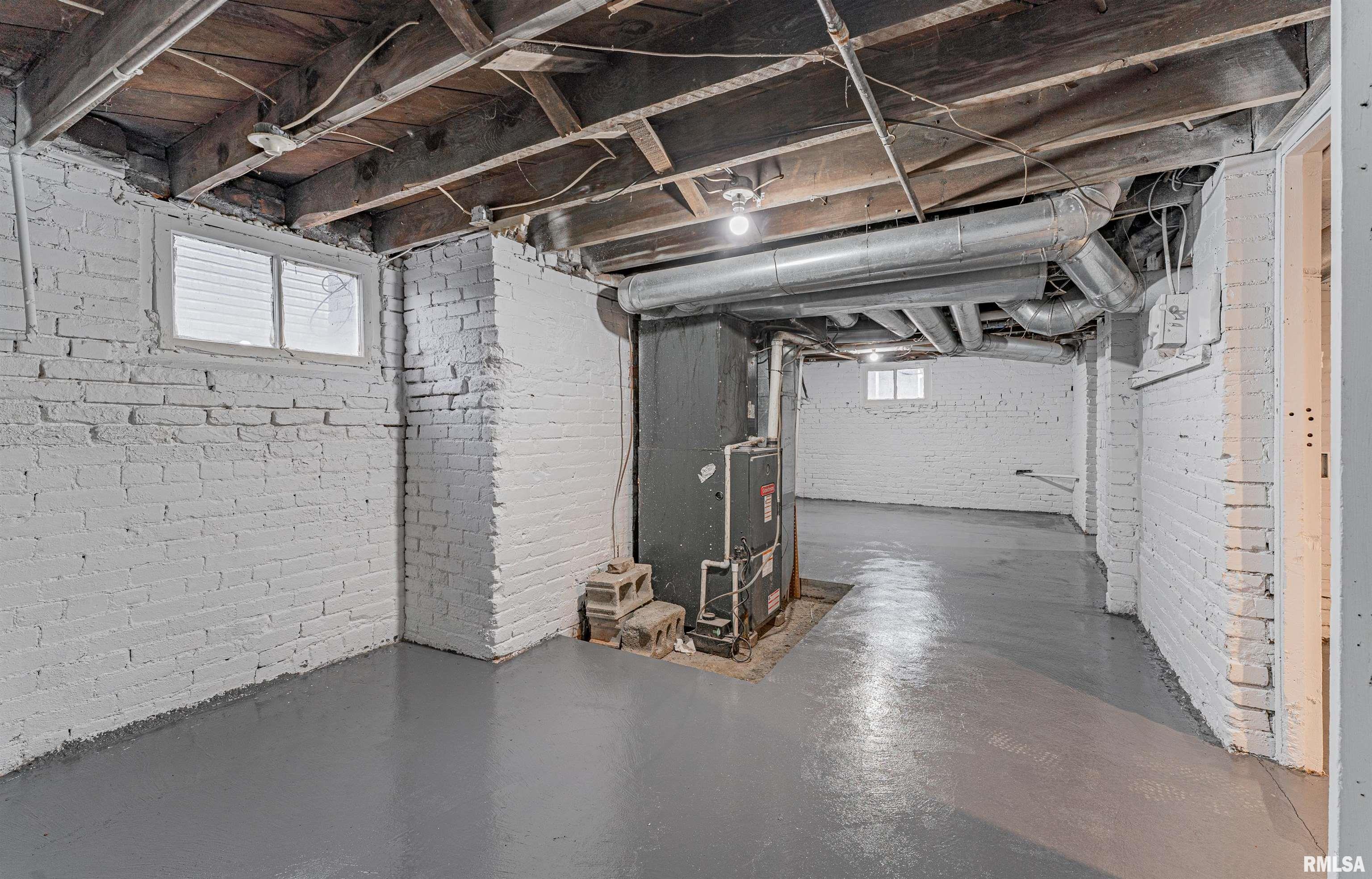 455 8th Street Lincoln, IL 62656 - Photo 28 of 33