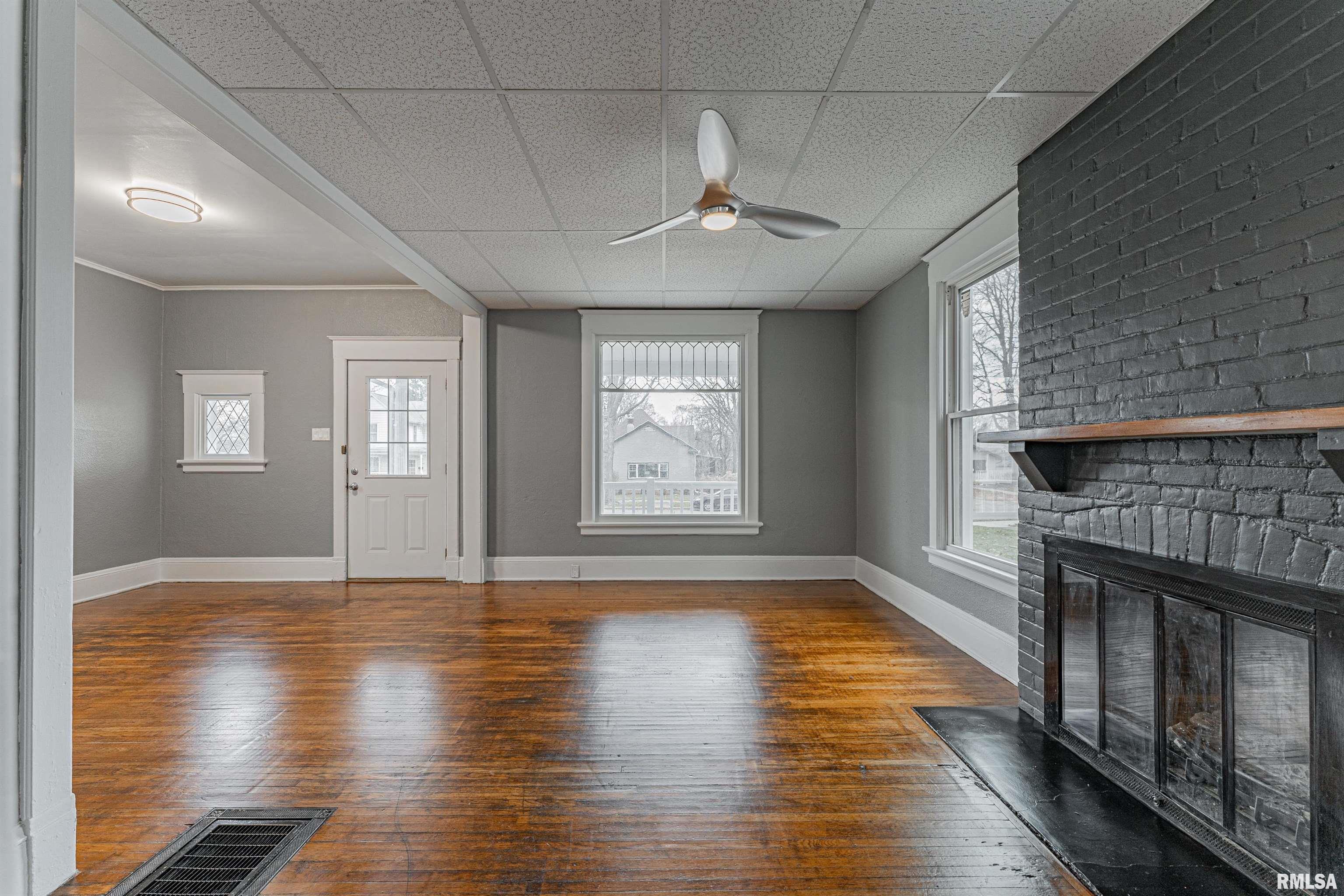 455 8th Street Lincoln, IL 62656 - Photo 5 of 33