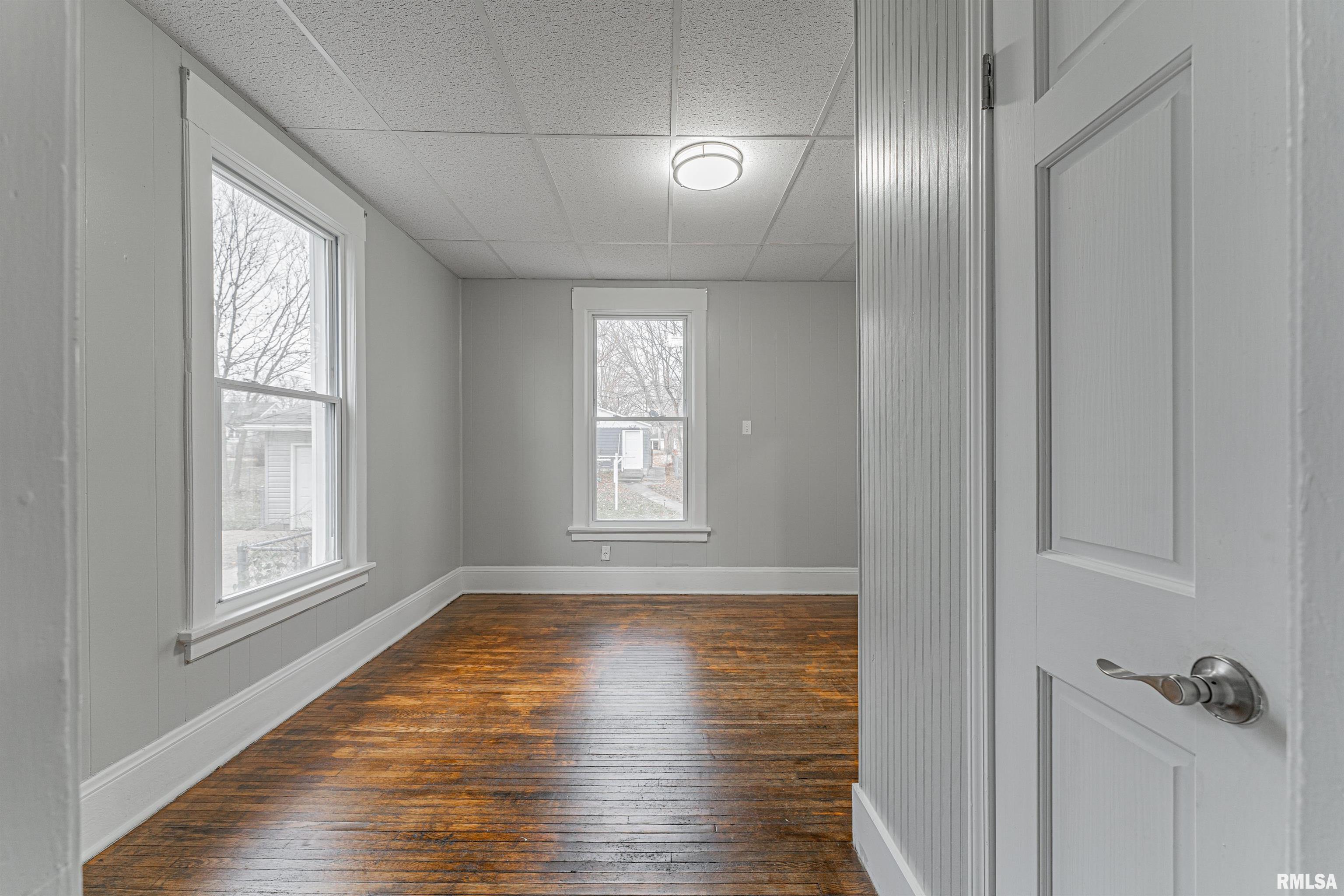 455 8th Street Lincoln, IL 62656 - Photo 6 of 33