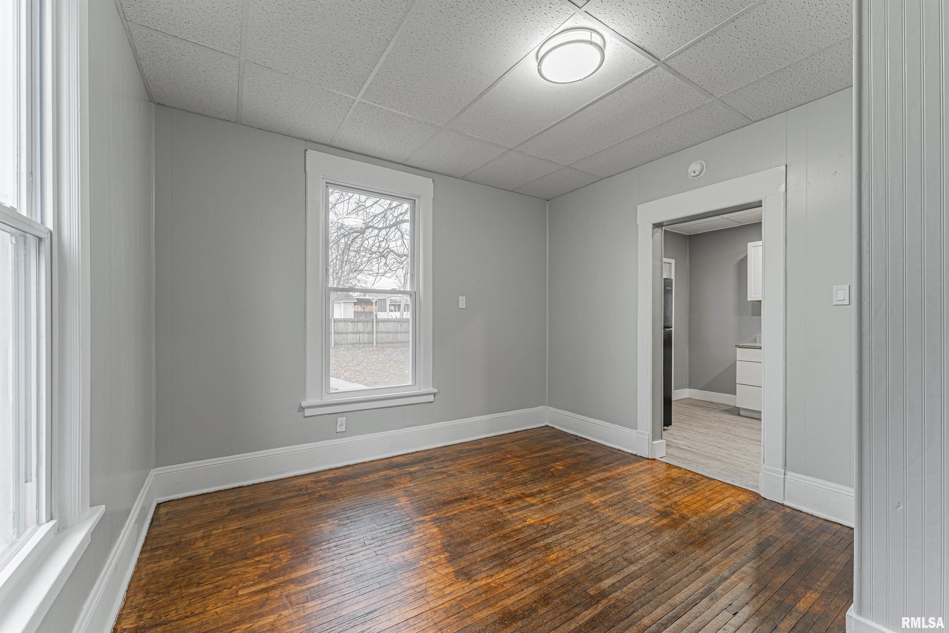 455 8th Street Lincoln, IL 62656 - Photo 7 of 33