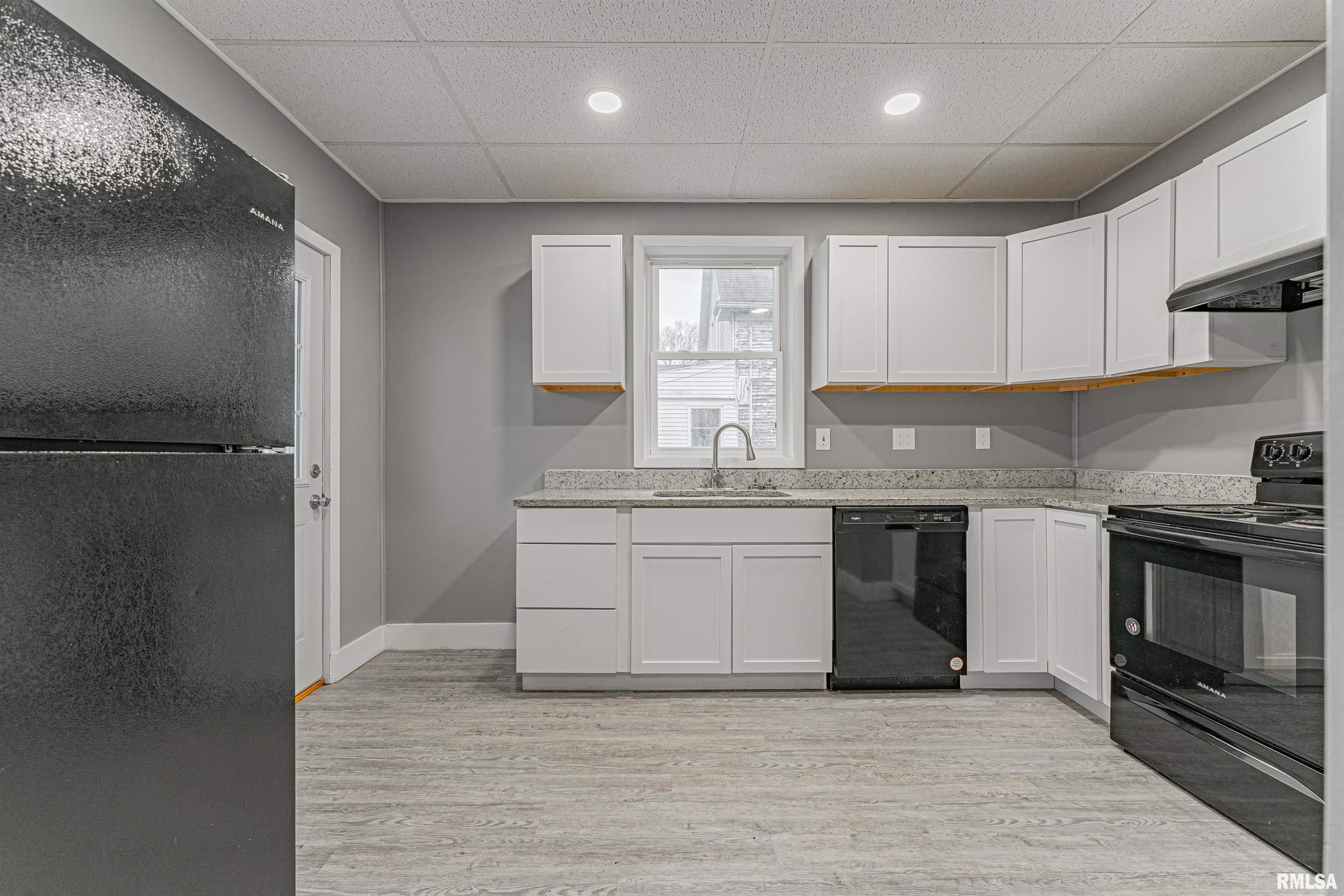 455 8th Street Lincoln, IL 62656 - Photo 9 of 33