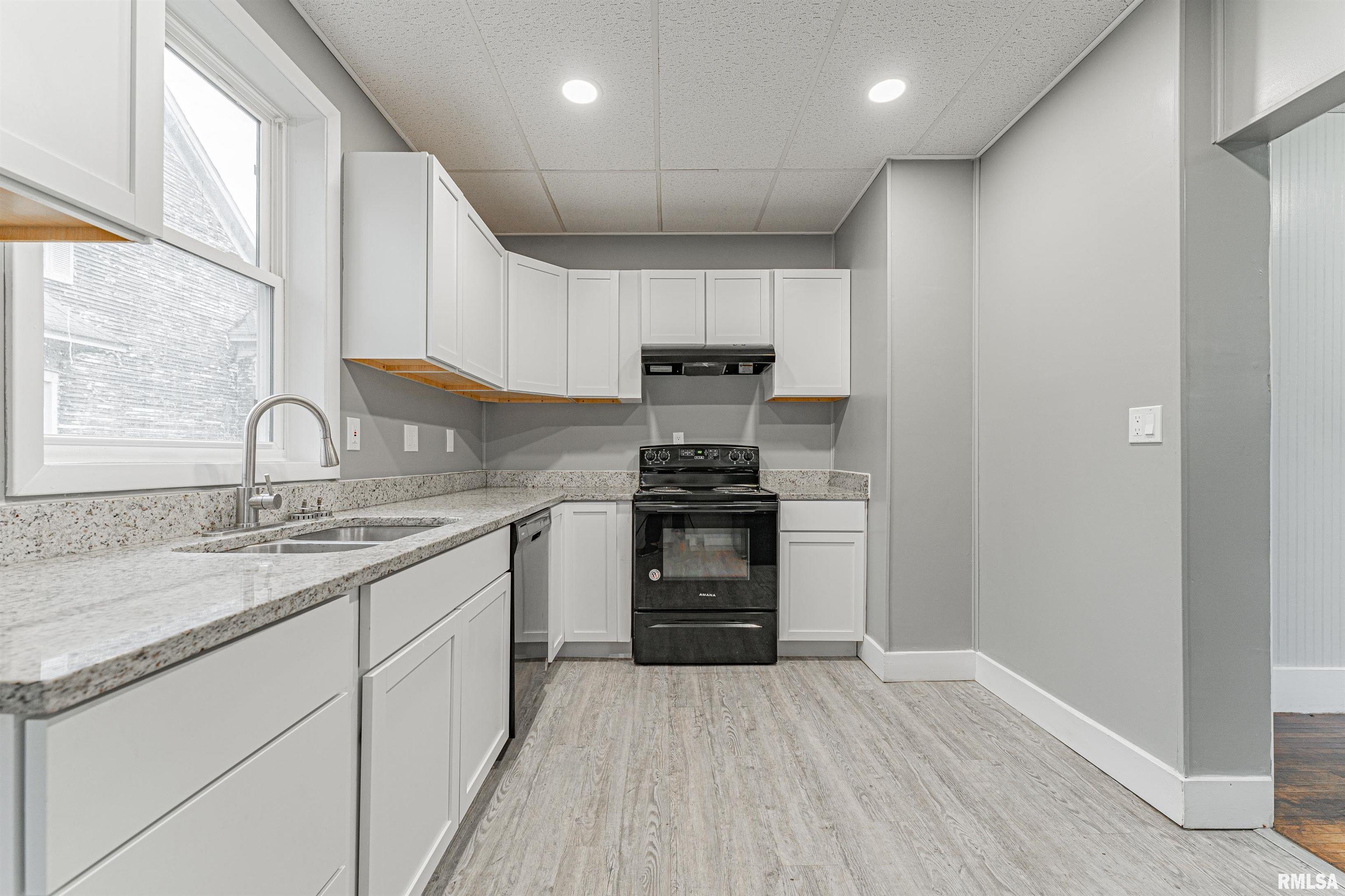 455 8th Street Lincoln, IL 62656 - Photo 10 of 33