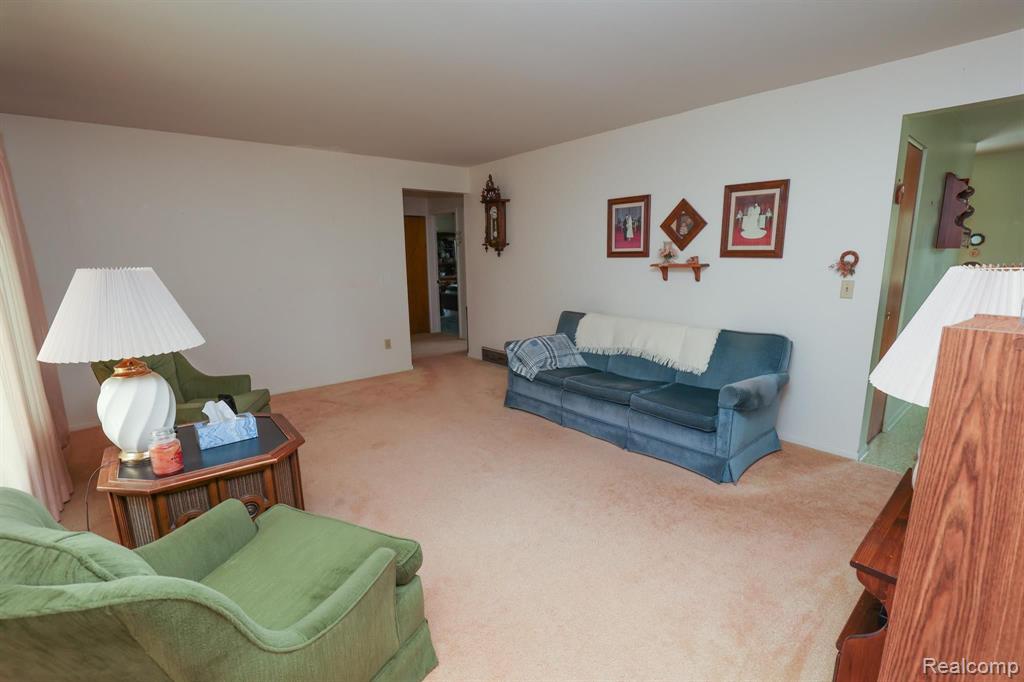 5896 Cobb Road Lapeer, MI 48446 - Photo 4 of 42
