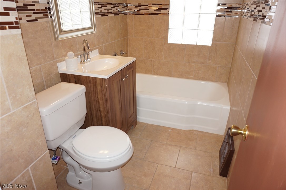 3802 Highland Road Cleveland, OH 44111 - Photo 9 of 24