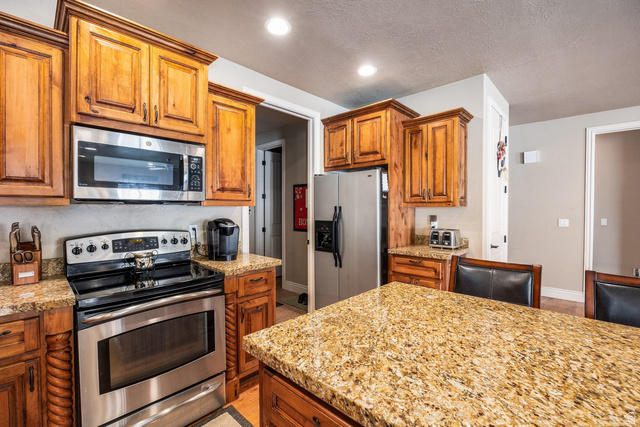 258 Red Leaf Drive Draper, UT 84020 - Photo 7 of 53