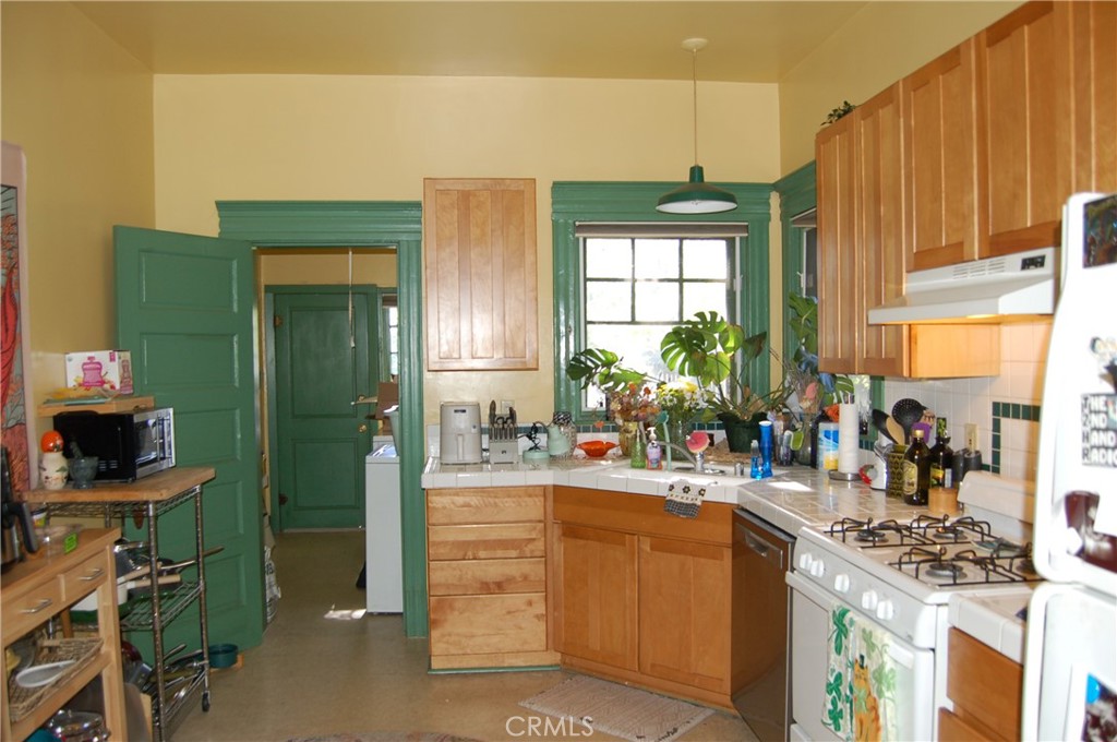 4160 Chestnut Street Riverside, CA 92501 - Photo 12 of 39 a kitchen with stainless steel appliances a sink stove and cabinets