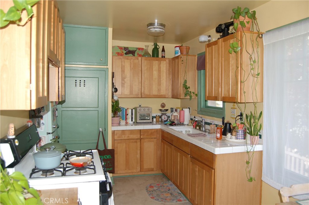 4160 Chestnut Street Riverside, CA 92501 - Photo 21 of 39 a bathroom with a sink double vanity and mirror