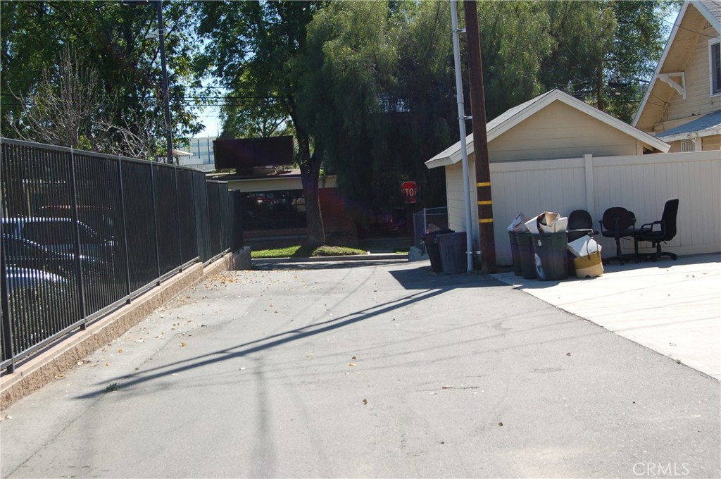 4160 Chestnut Street Riverside, CA 92501 - Photo 27 of 39 a view of outdoor space and yard