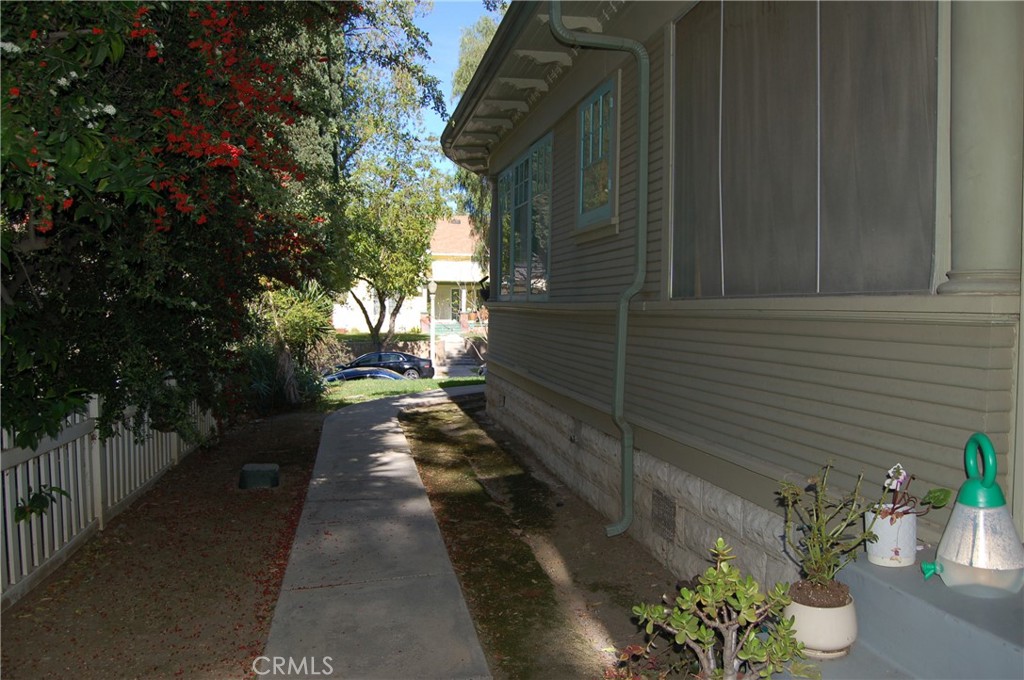 4160 Chestnut Street Riverside, CA 92501 - Photo 37 of 39 a view of a pathway that has big trees