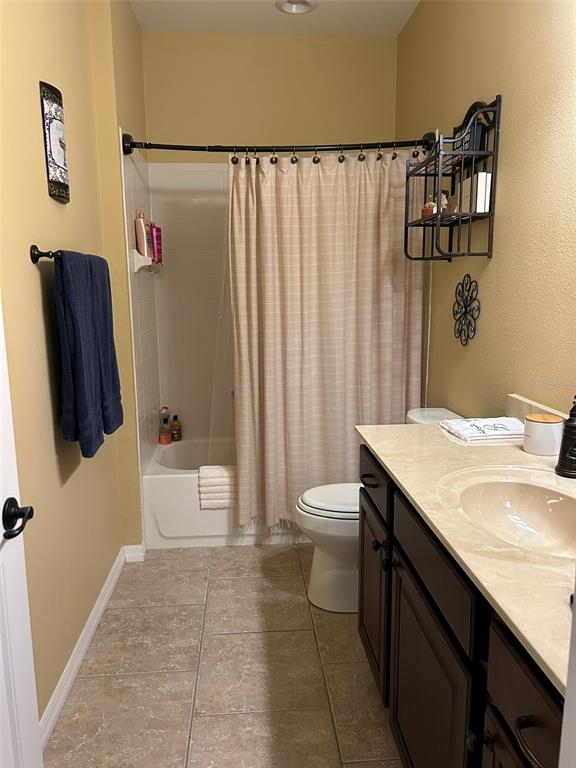 8979 Southwest 86th Loop Ocala, FL 34481 - Photo 18 of 28 a bathroom with a sink a toilet and a tub
