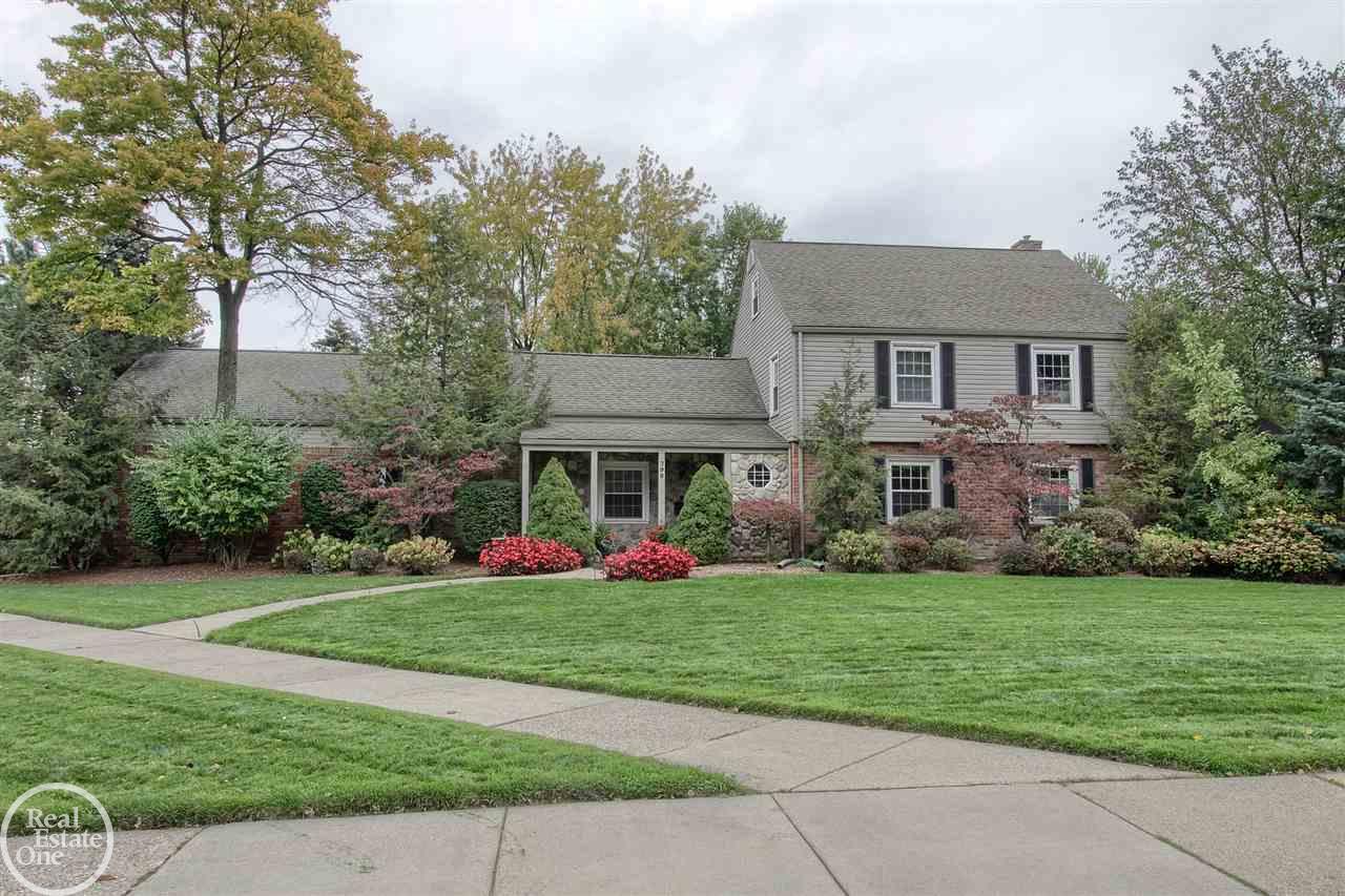 798 Pemberton Road Grosse Pointe Park, MI 48230 - Photo 1 of 47 Gallery Image 1
