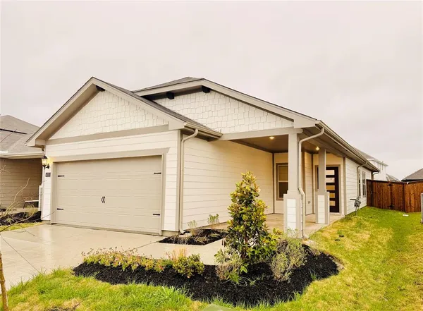 $1,950 | 4025 Worth Drive, Farmersville, TX 75442