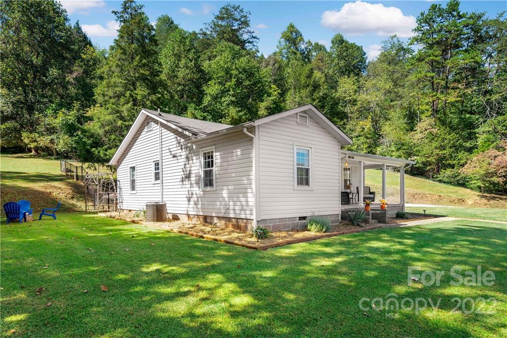 1380 Henry Mc Call Road Marion, NC 28752 - Photo 3 of 33 Gallery Image 3
