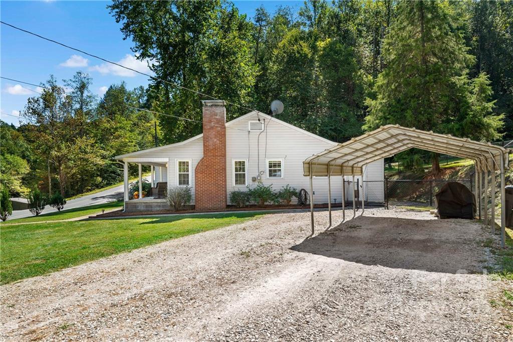 1380 Henry Mc Call Road Marion, NC 28752 - Photo 5 of 33 Gallery Image 5