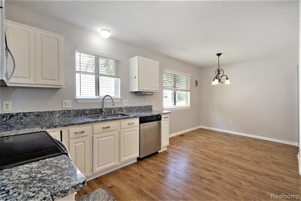 3381 Cromwell Road Ann Arbor, MI 48105 - Photo 10 of 35