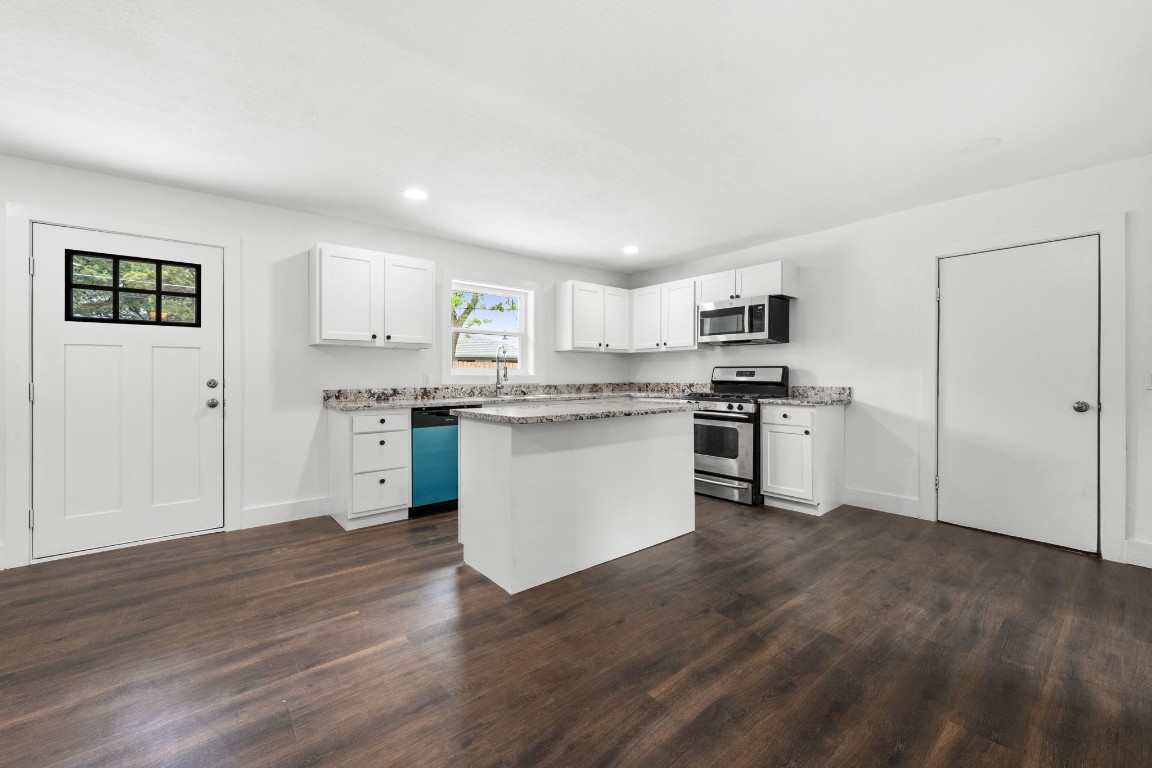 1506 Oaks Drive Pasadena, TX 77502 - Photo 4 of 20