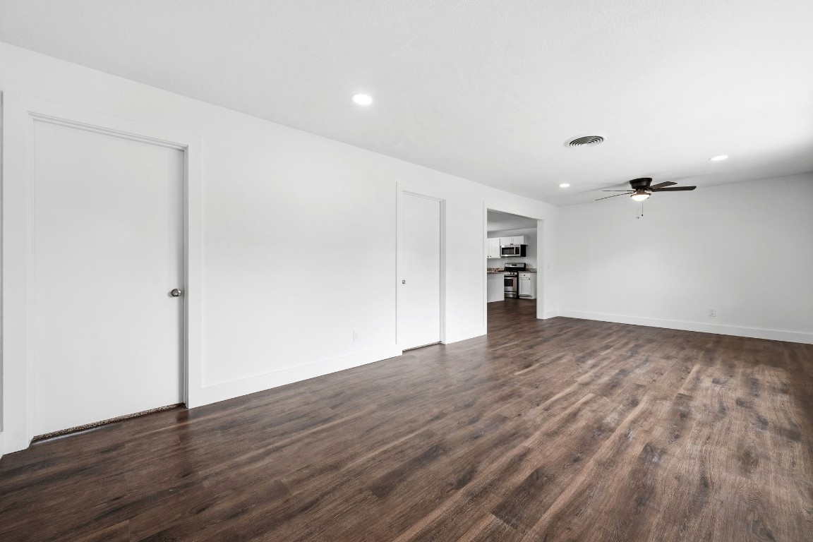 1506 Oaks Drive Pasadena, TX 77502 - Photo 8 of 20